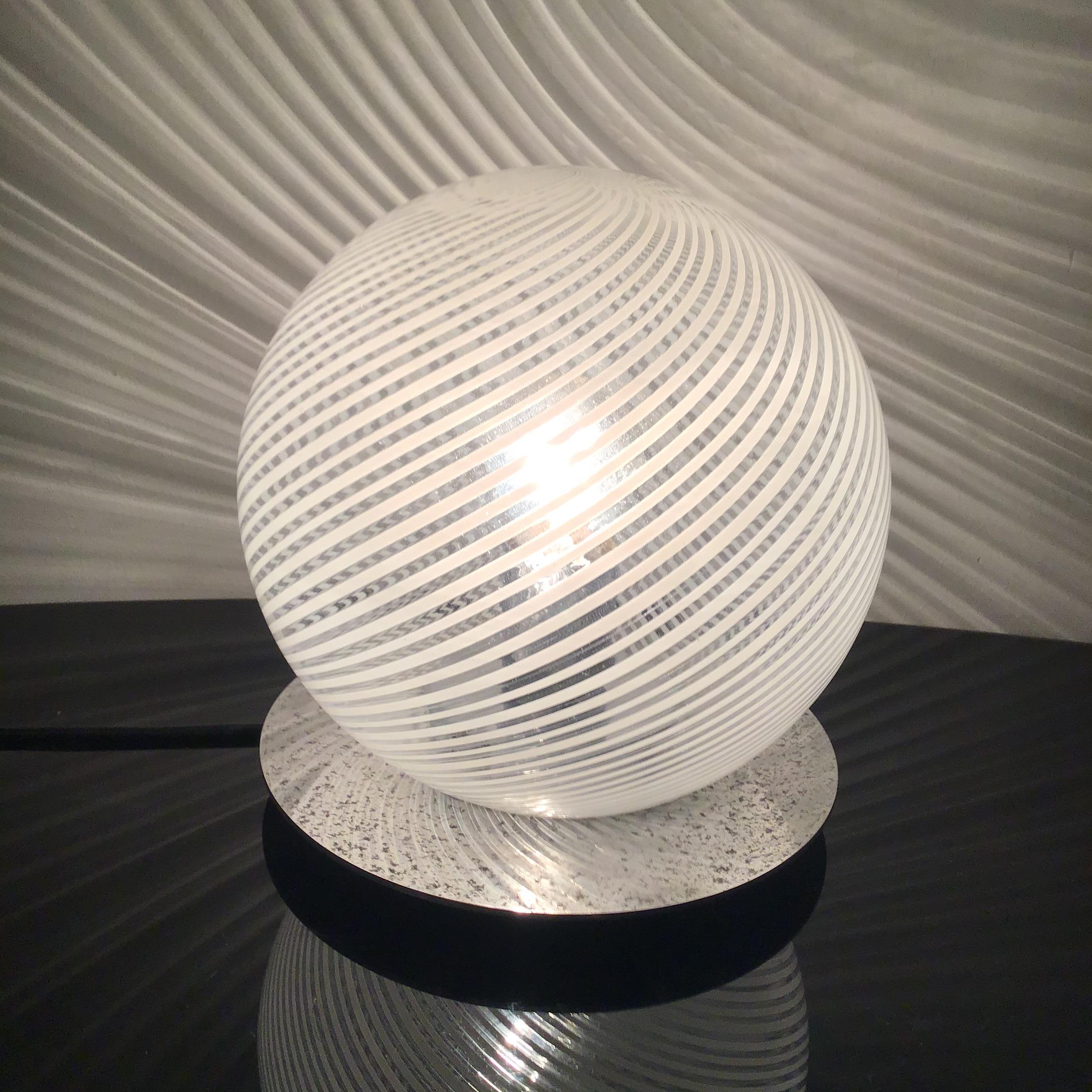 Milieu du XXe siècle Lampe de bureau Venini en verre de Murano métallique, 1960, Italie en vente
