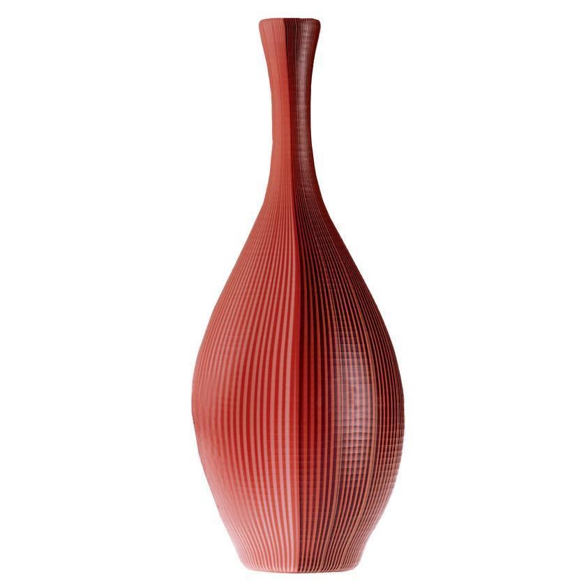 Die von Carlo Scarpa entworfenen und von Venini hergestellten Vasen Tessuti Battuti bestehen aus mundgeblasenem, handgefertigtem Glas mit zweifarbigen 