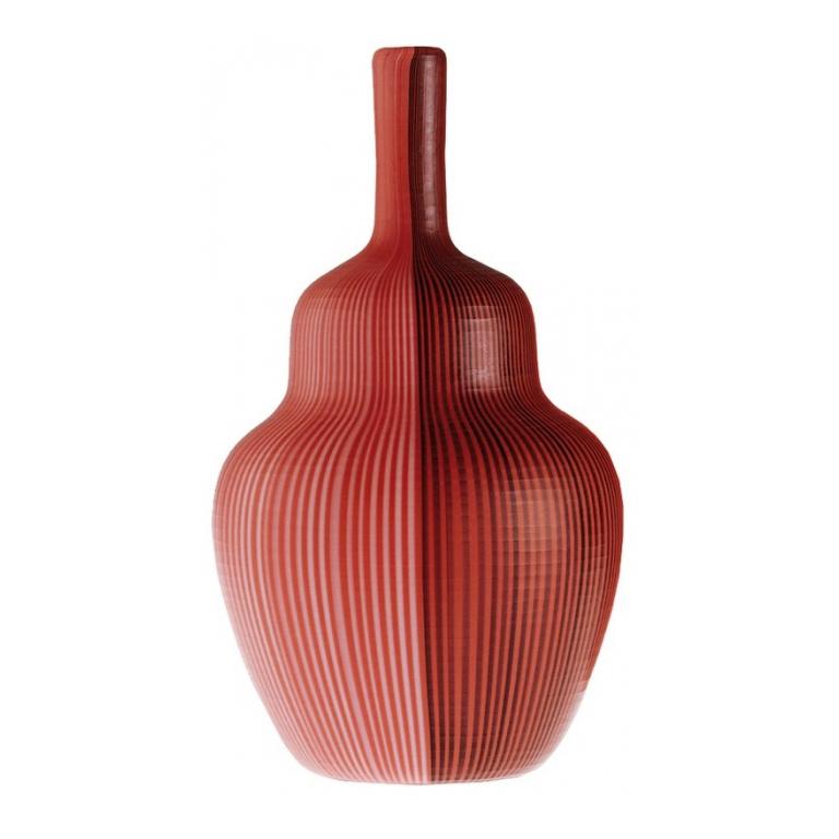 Die von Carlo Scarpa entworfenen und von Venini hergestellten Vasen Tessuti Battuti bestehen aus einem mundgeblasenen, handgefertigten Glaskörper mit zweifarbigen 