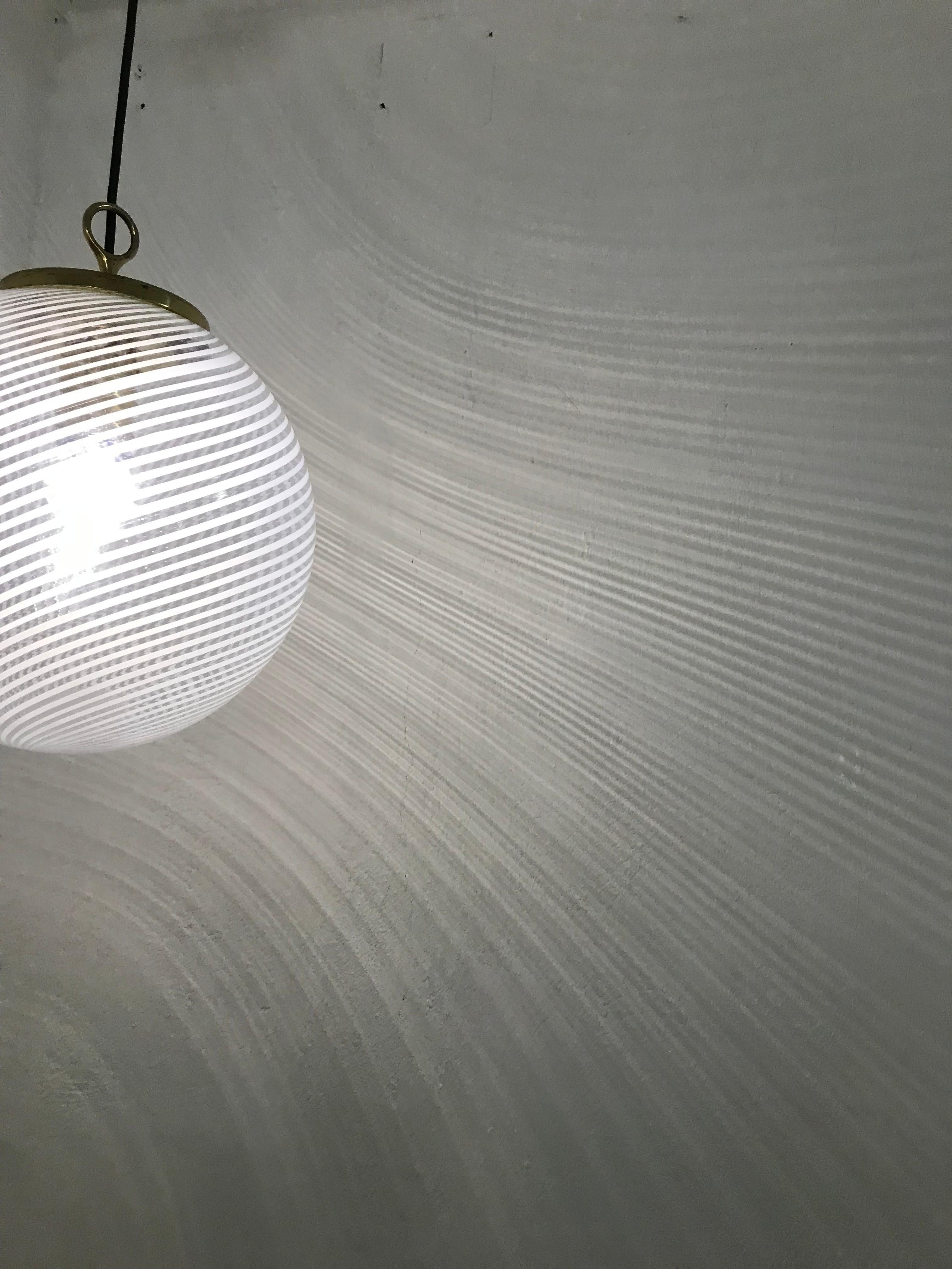 Venini Style, 'Tessuto' Chandelier or Lantern in Murano Glass, circa 1970s en venta 2