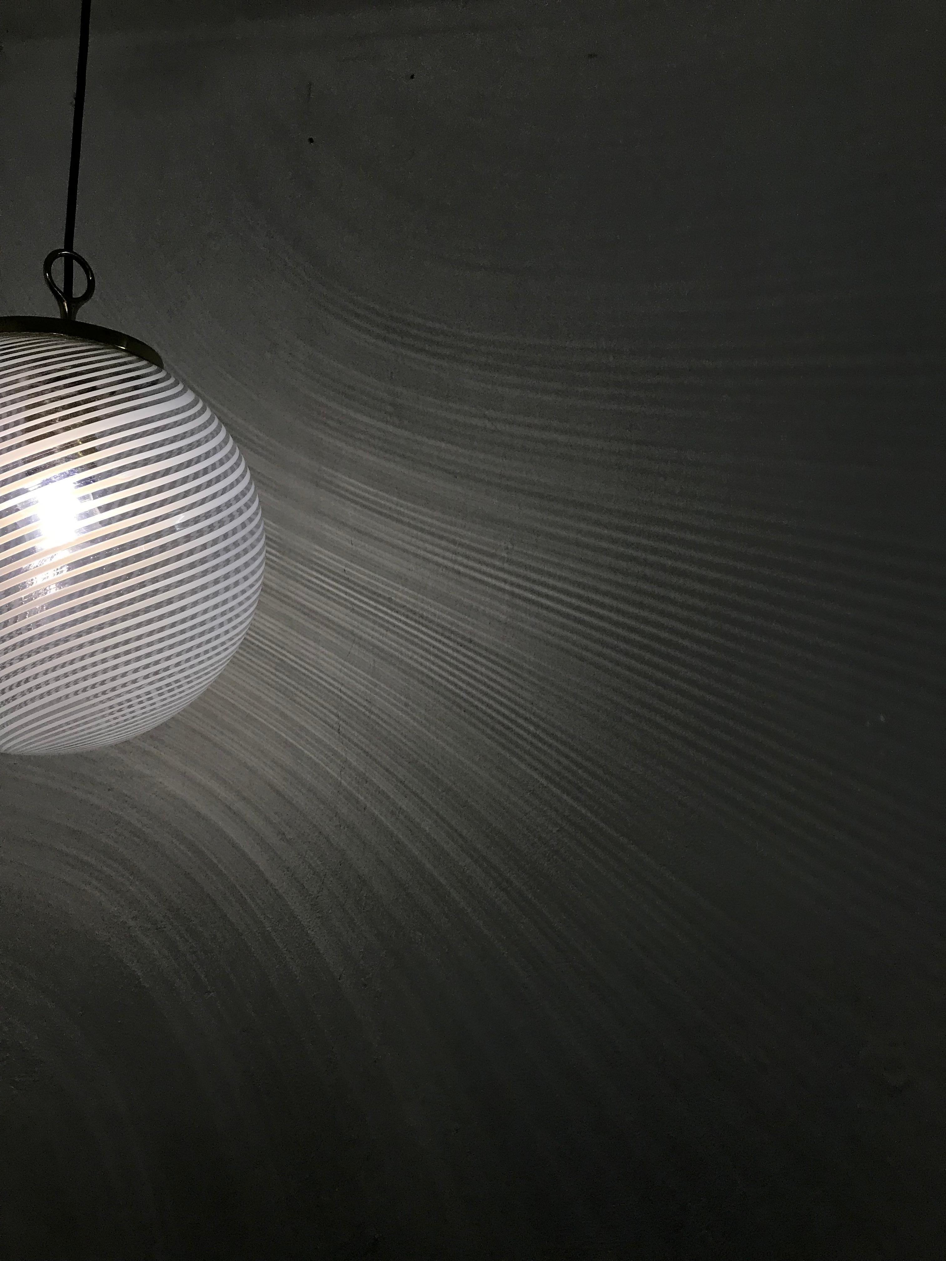 Venini Style, 'Tessuto' Chandelier or Lantern in Murano Glass, circa 1970s en venta 3