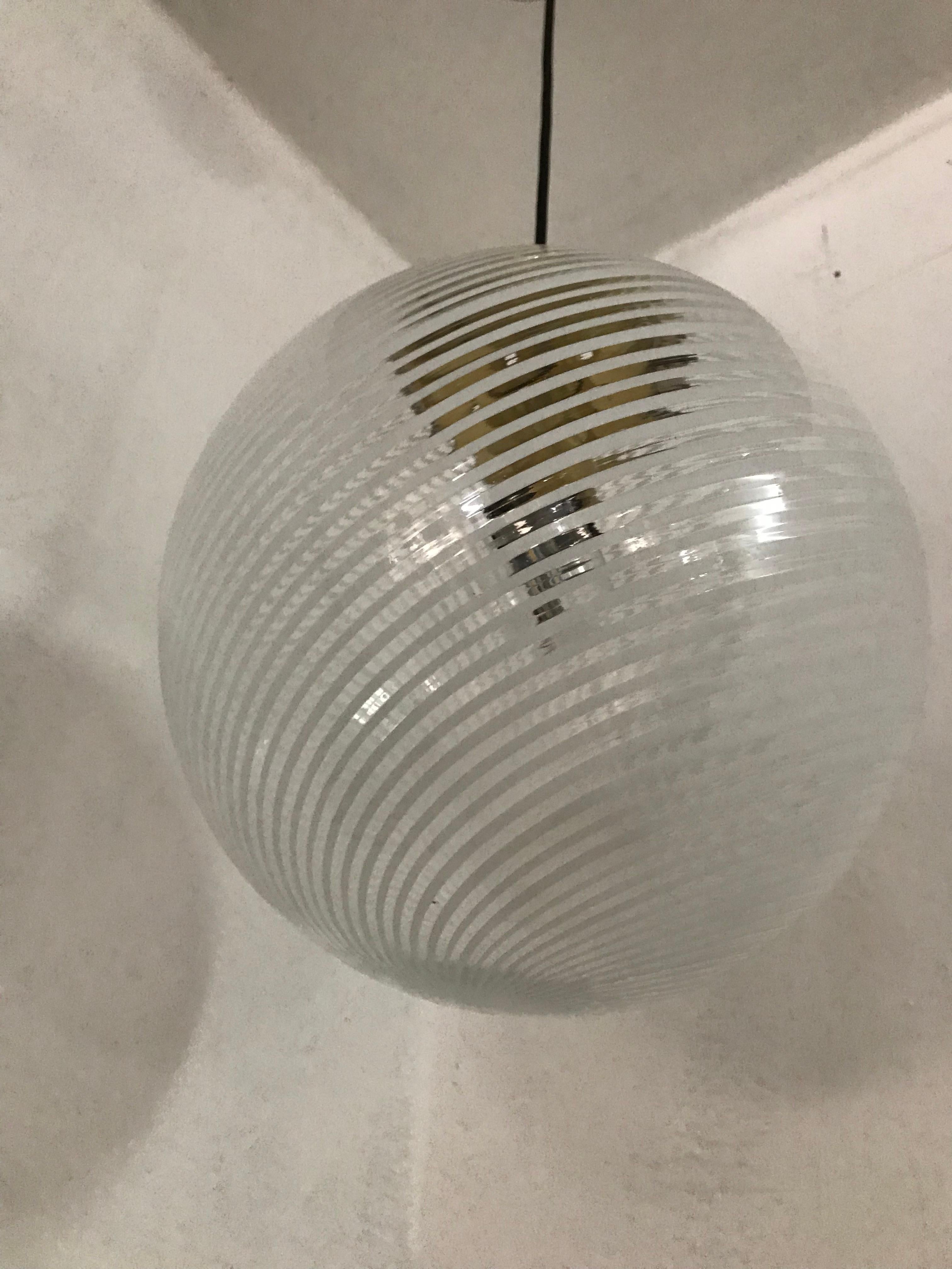 Venini Style, 'Tessuto' Chandelier or Lantern in Murano Glass, circa 1970s en venta 4
