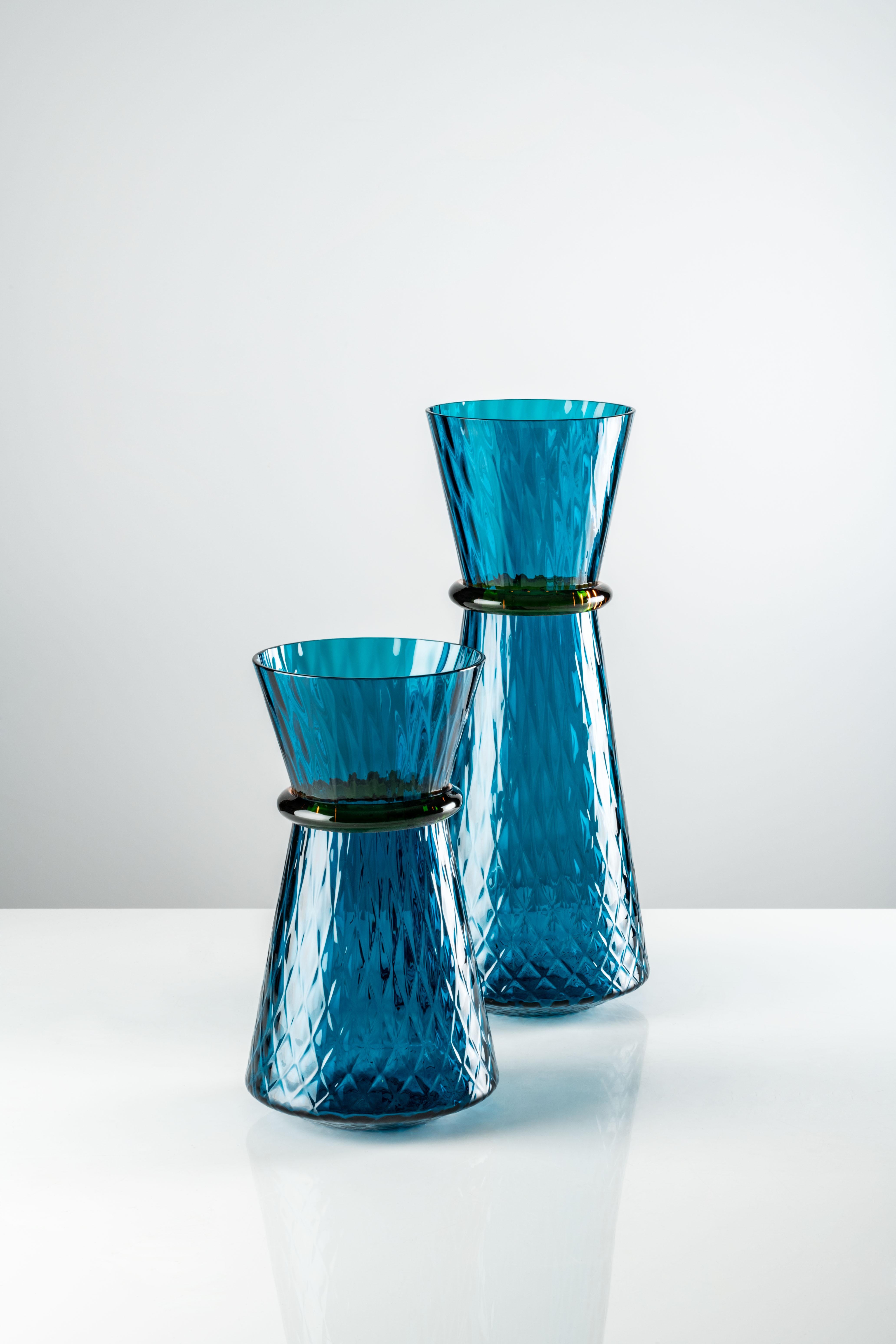 Große Vase Tiara aus Murano-Glas in Horizont und Bernstein von Francesco Lucchese für Venini. Die Kunst der Glasherstellung trifft auf das unendliche Potenzial des Lichts. Eine juwelenähnliche Kreation, die ein unendliches Funkeln in sich trägt,