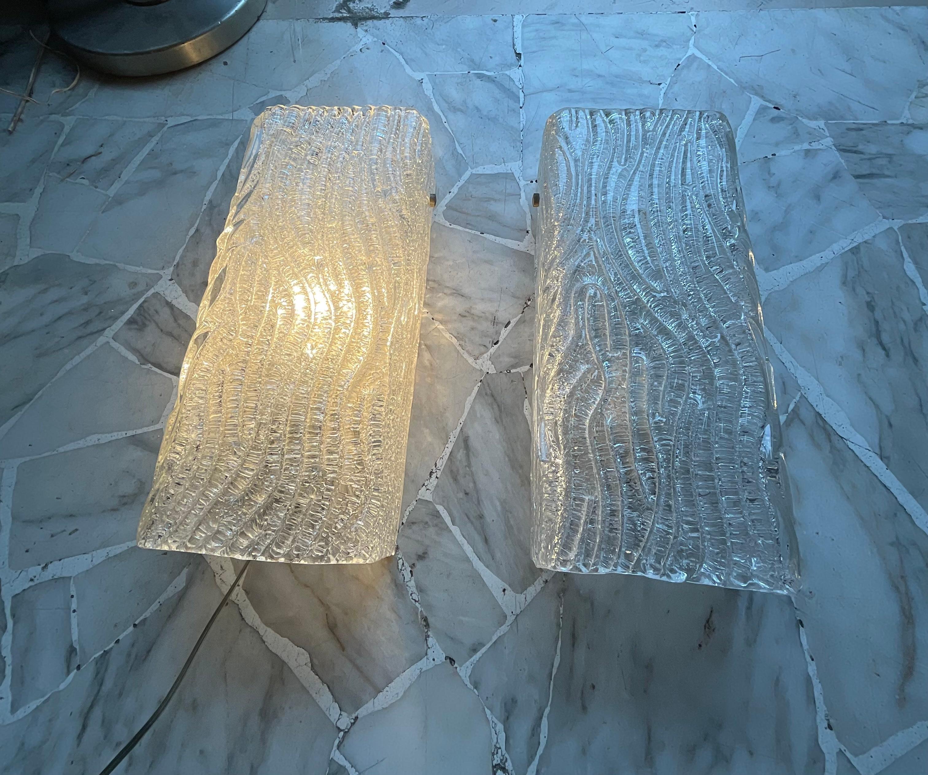 Mid-Century Modern VENINI - TONI ZUCCHERI - Pair of wall sconces - MURANO - ITALY - 1960s For Sale