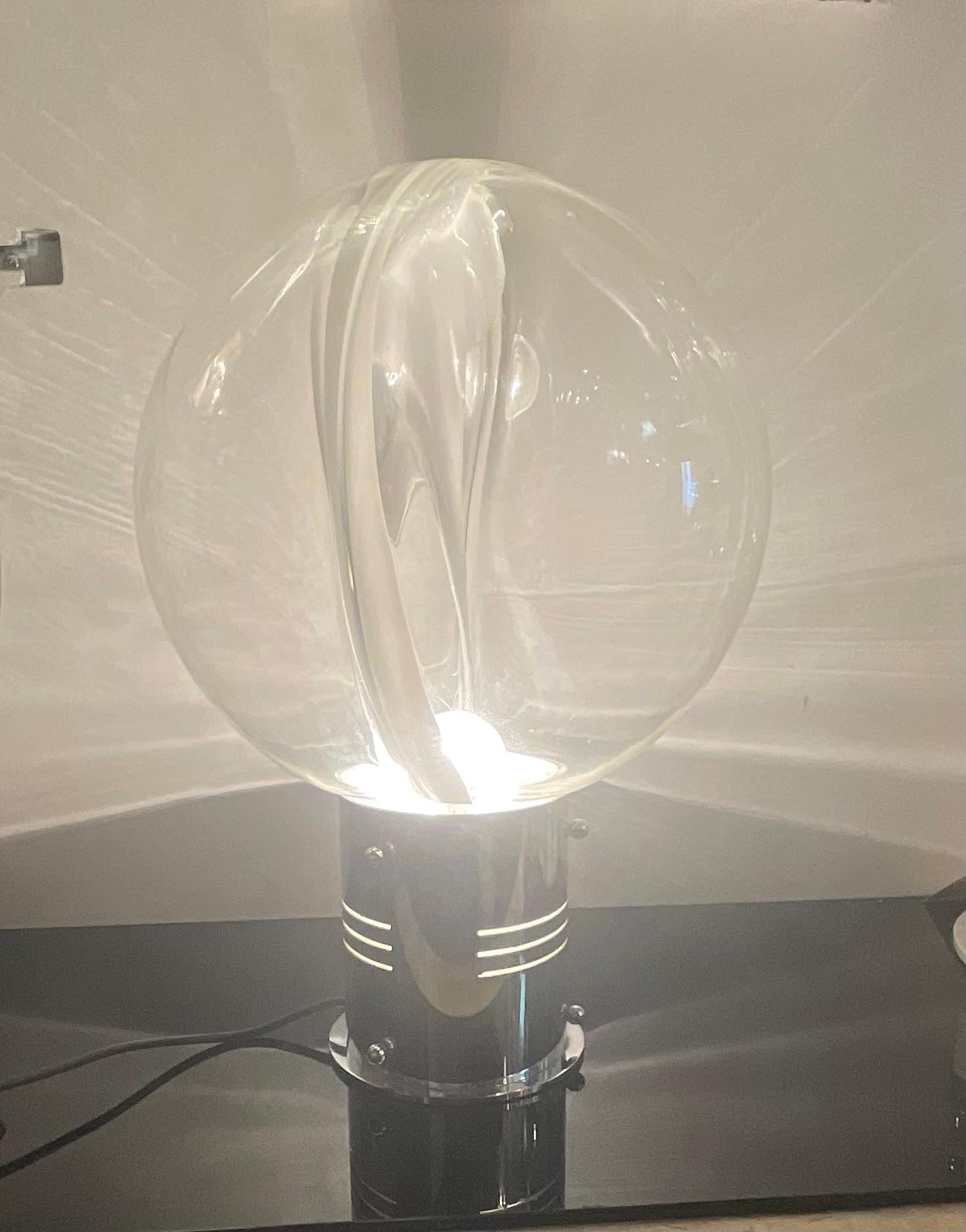 Late 20th Century VENINI - TONI ZUCCHERI - Mode table lamp. Membrane - Murano 1970 For Sale