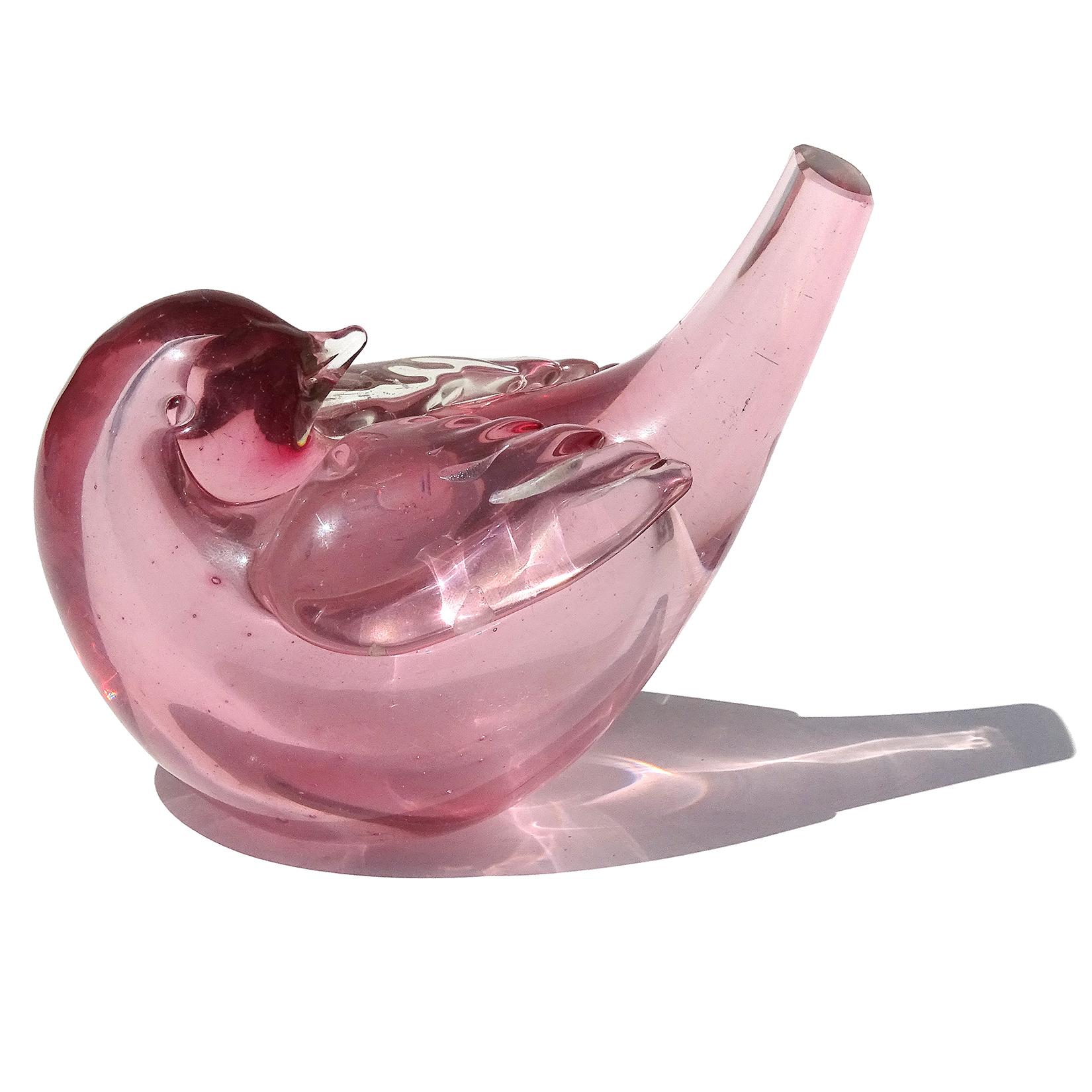 Beautiful, and rare antique Murano hand blown Sommerso pink Italian art glass bird figurine / sculpture. Documented to designer Tyra Lundgren for Venini, circa 1935-1937. Fully signed 