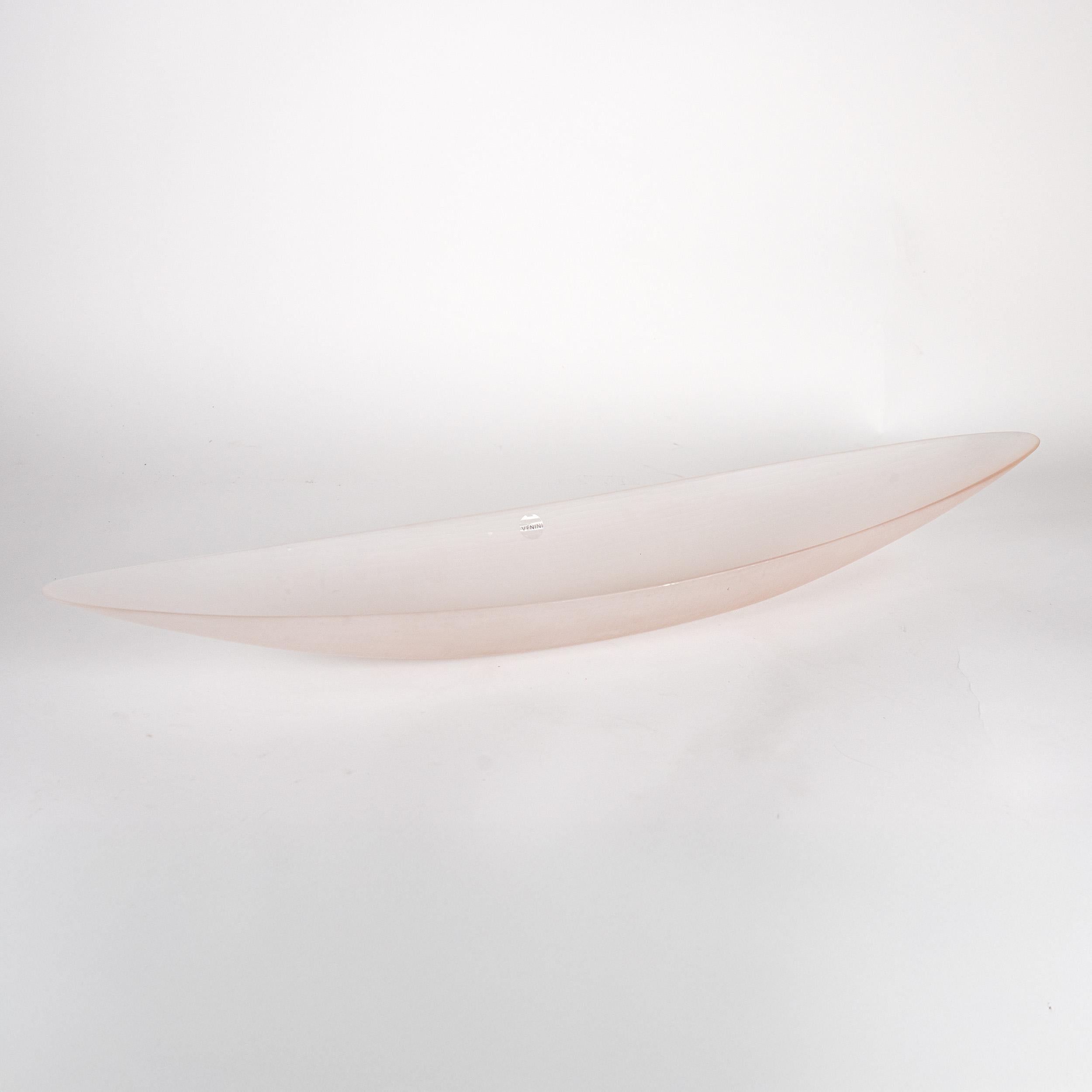 Mid-Century moderno VENINI vaso Battuti Canoa rosa tenue in vetro di Murano Edizione numerata 32 Firmato 2005 in vendita