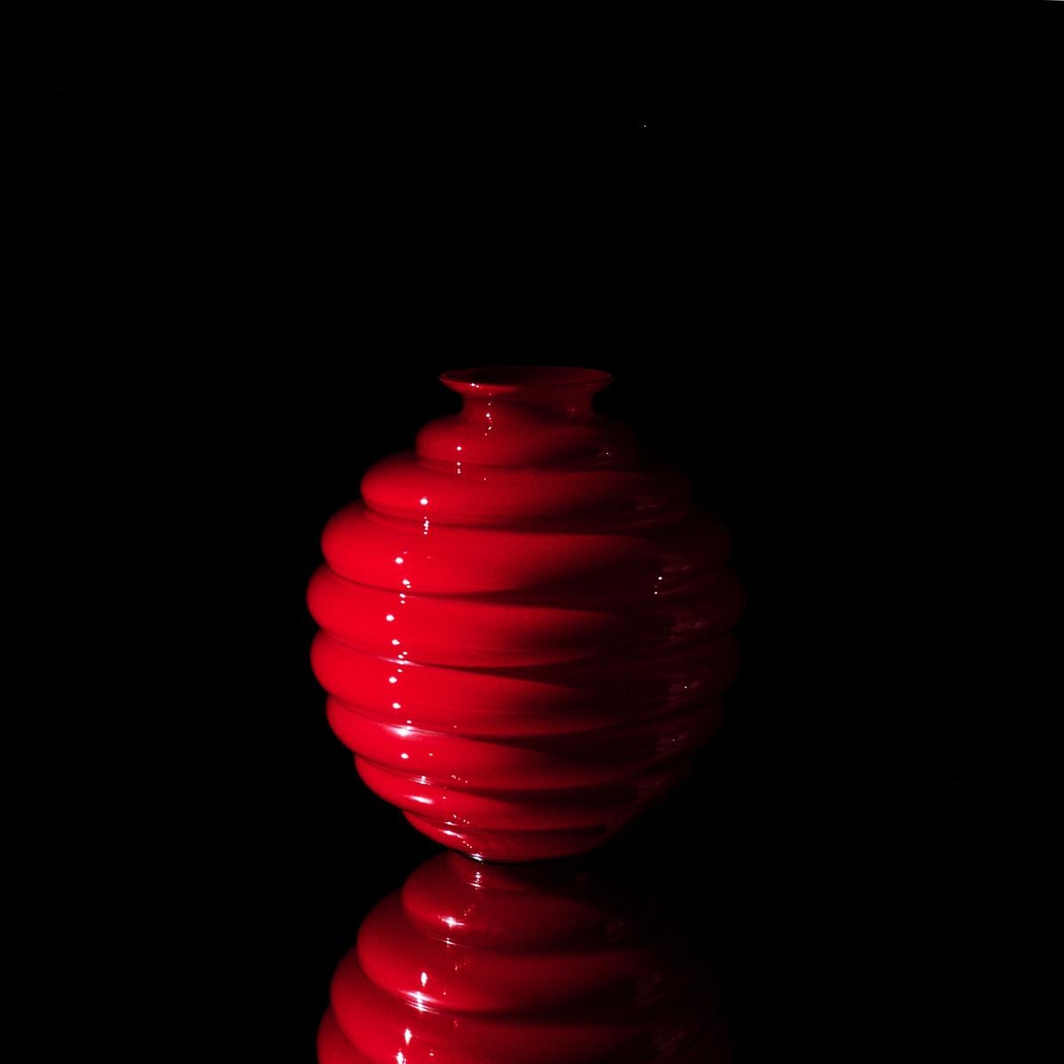 Venini Vase ‘Deco’ in Red Underlaid Glass by Napoleone Martinuzzi In Good Condition In Berlin, BE