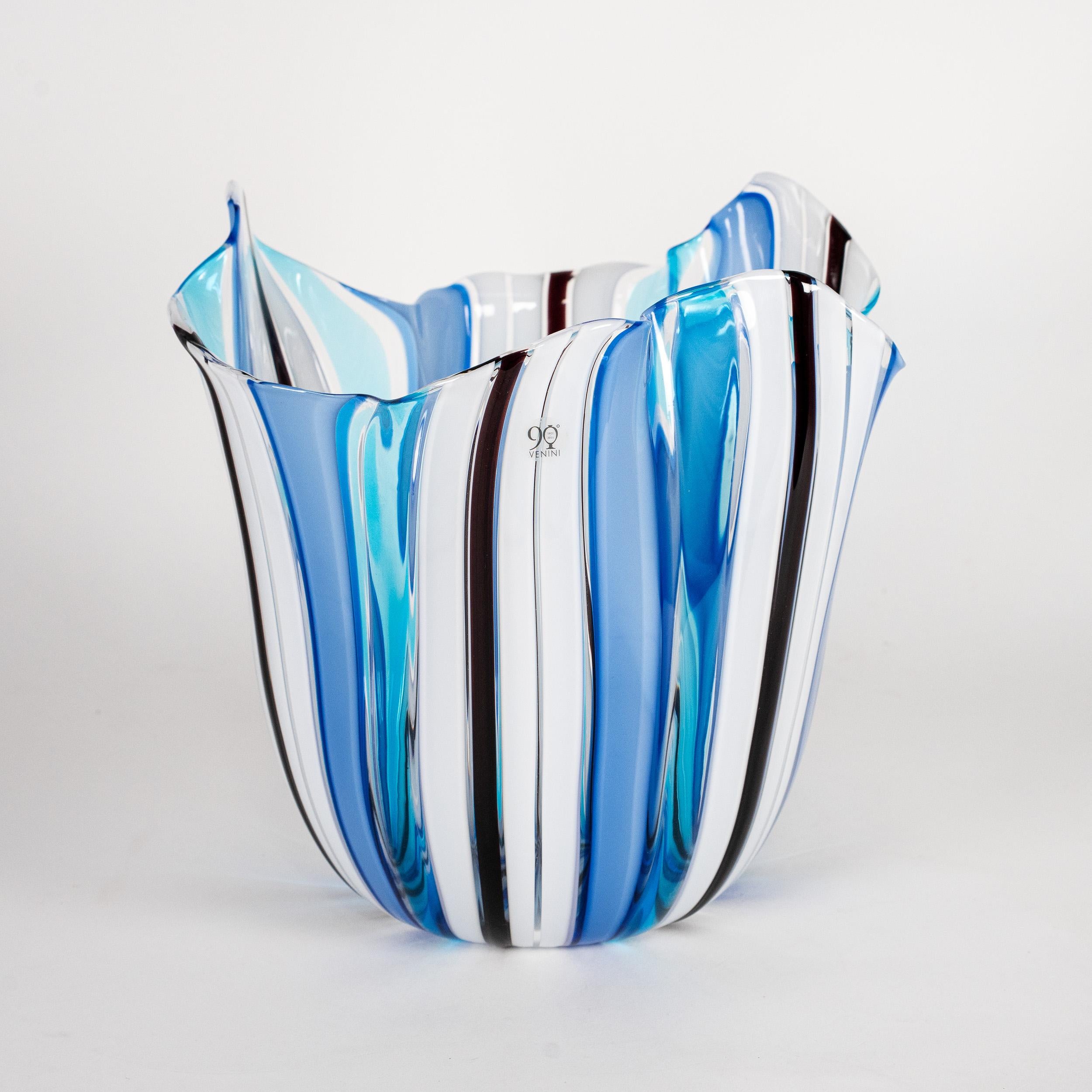 XXI secolo e contemporaneo Venini vaso Fazzoletto A Canne in vetro di Murano, firmato 2011, fatto a mano in Italia in vendita