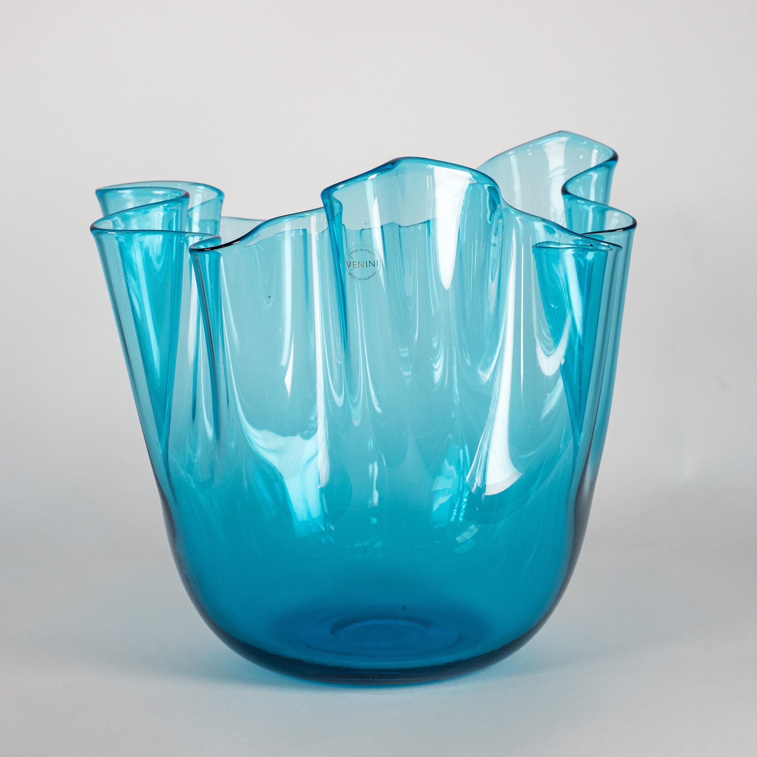 Venini vaso Fazzoletto Acquamarina in vetro di Murano, firmato 1997, fatto a mano in Italia in vendita 1