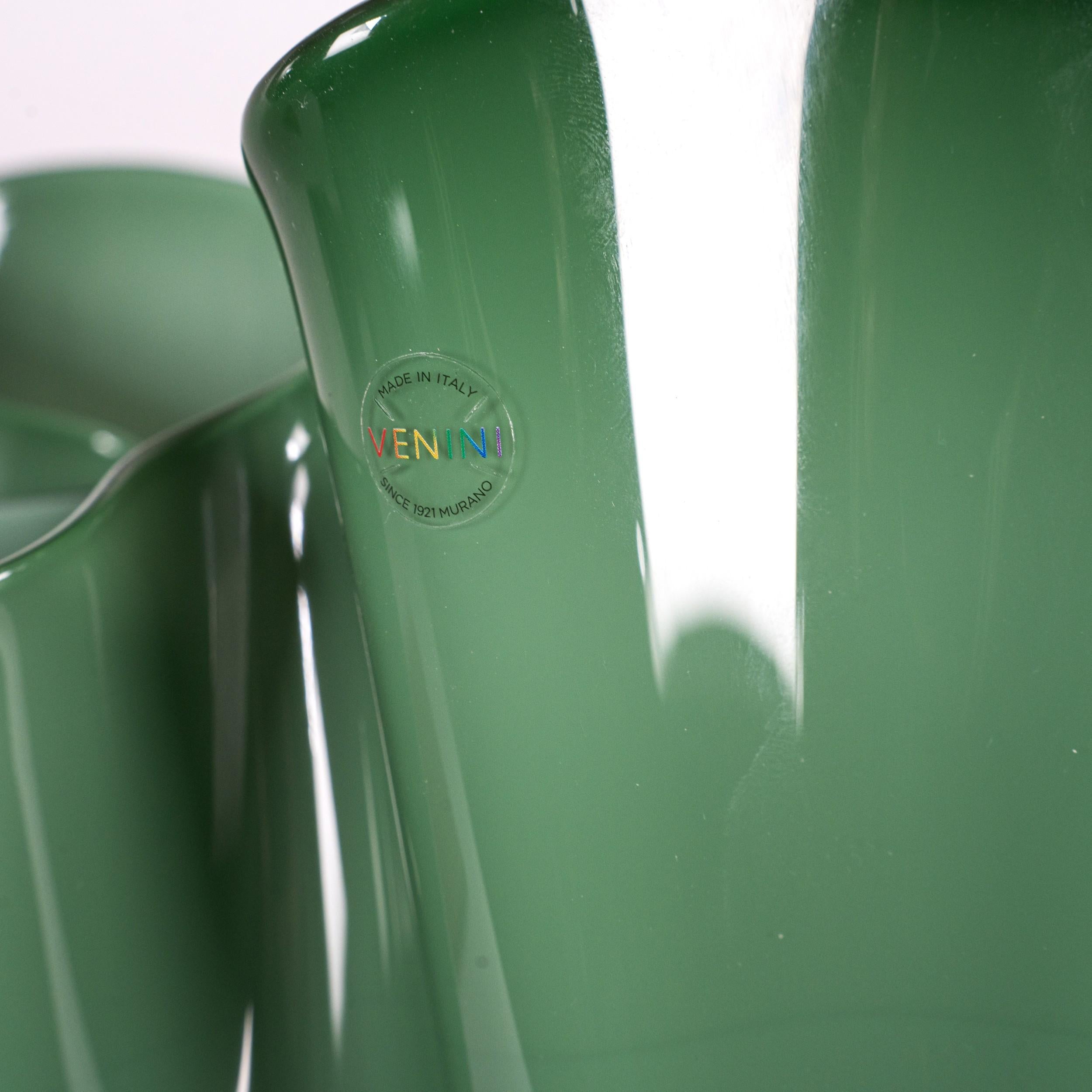 italien Vase VENINI Fazzoletto Vert Verre de Murano, Signé 2014, fait main en Italie en vente