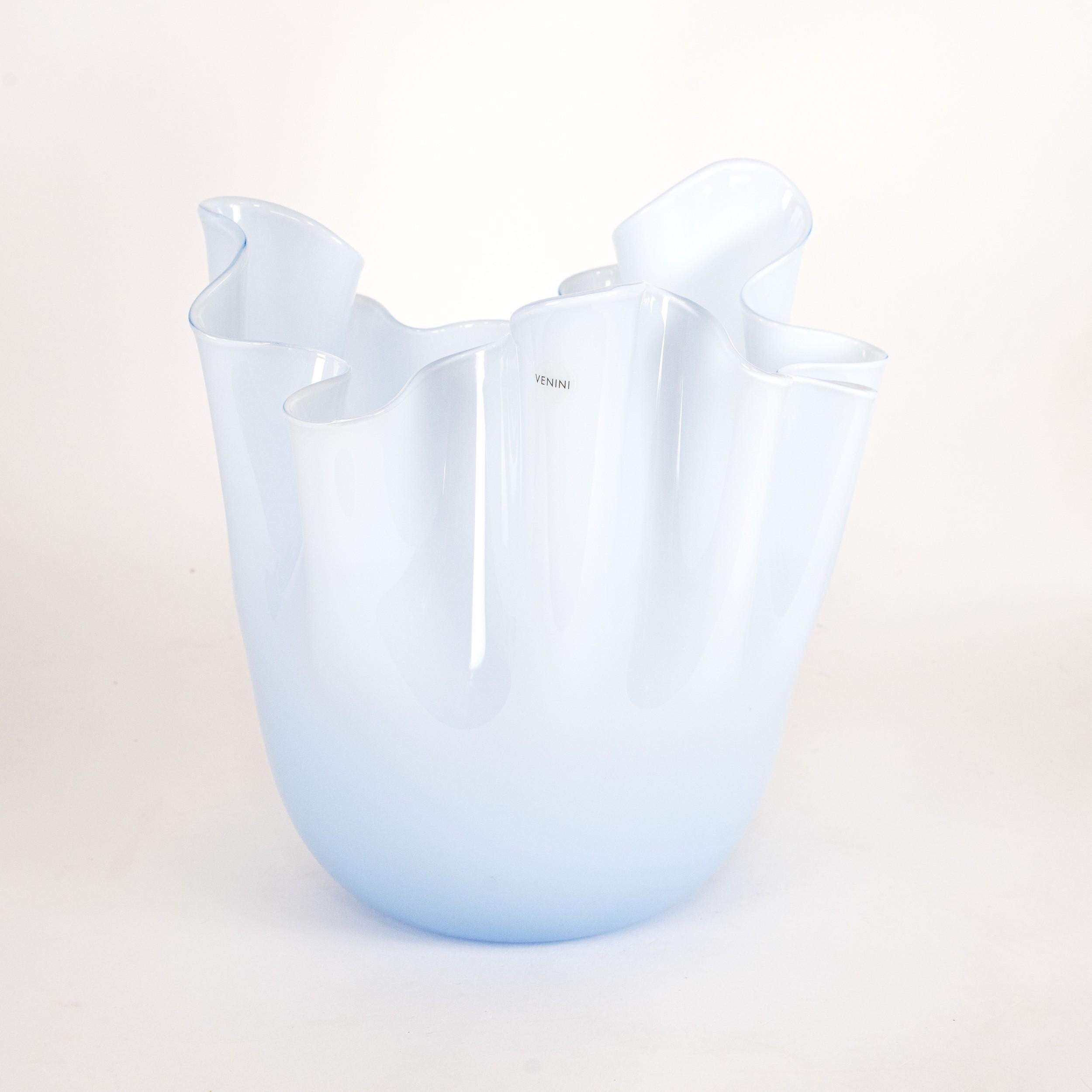 Italiano Venini vaso Fazzoletto Iceberg e vetro di Murano bianco, firmato 2013 in vendita