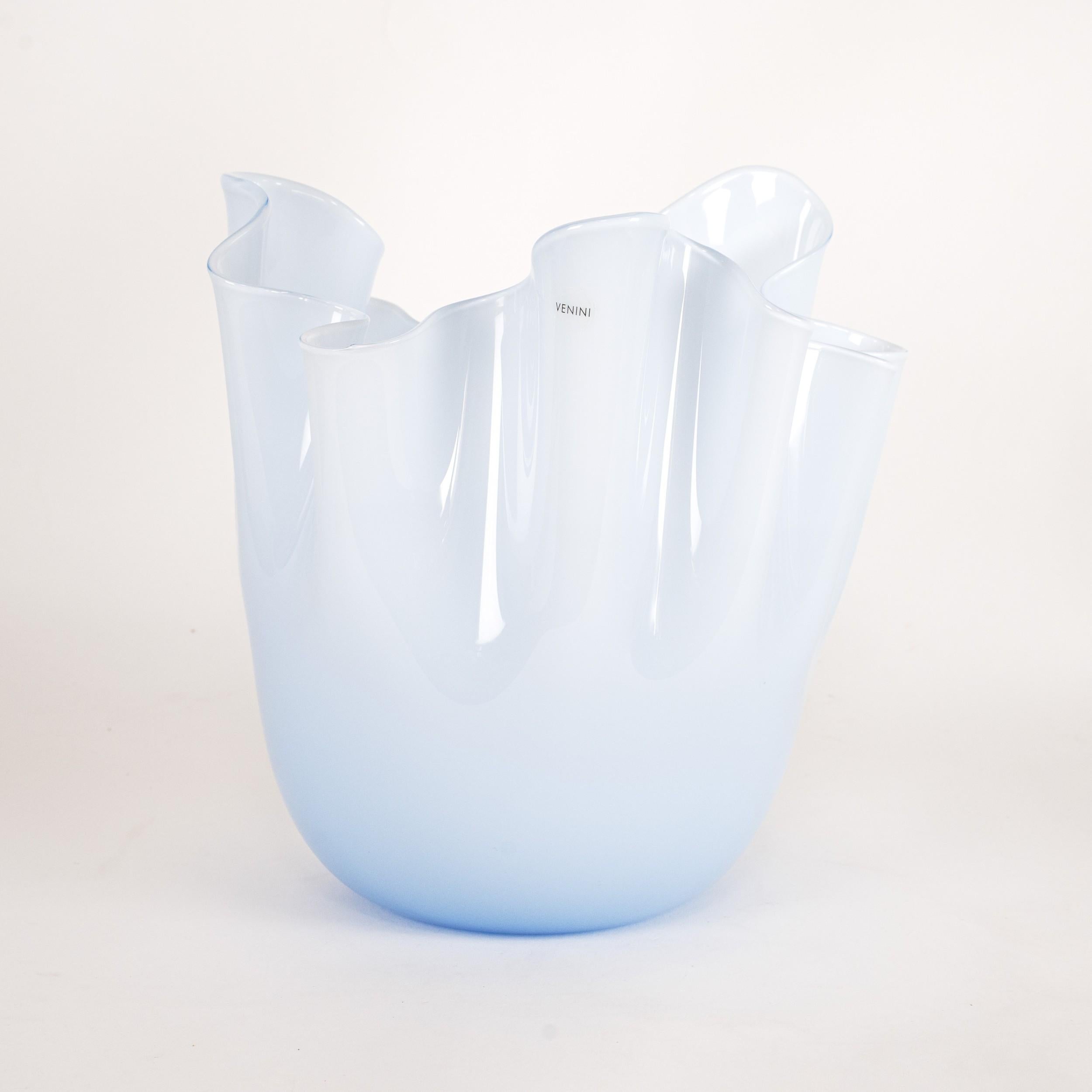 Vetro soffiato Venini vaso Fazzoletto Iceberg e vetro di Murano bianco, firmato 2013 in vendita