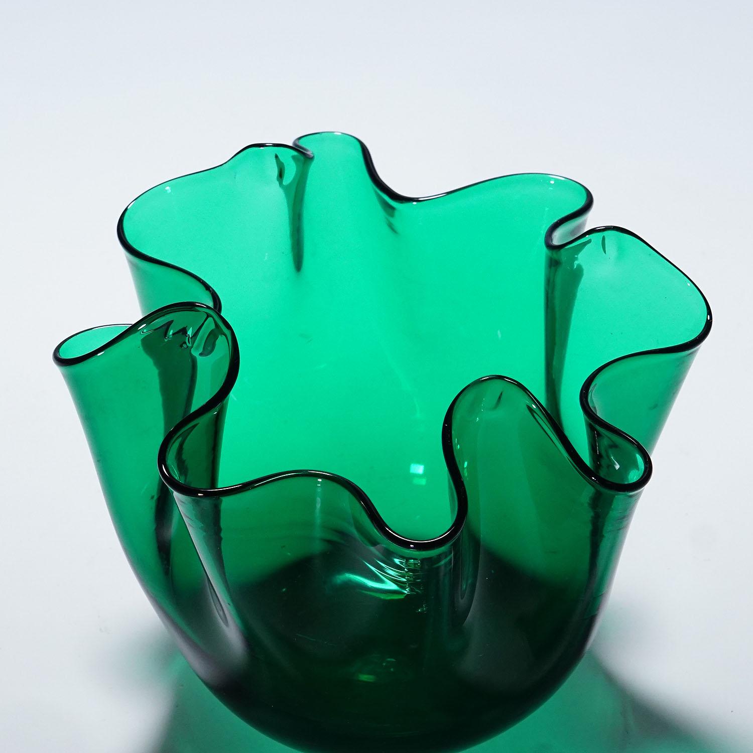 Italiano Venini Vaso Fazzoletto in verde, Fulvio Bianconi 1950s in vendita