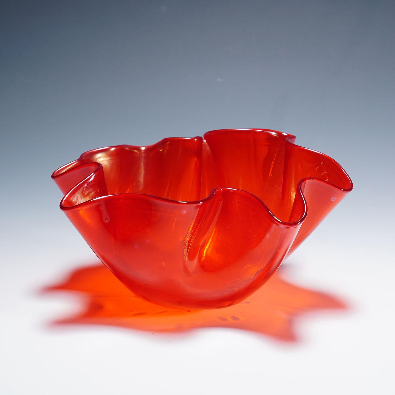 Venini Vase 'Fazzoletto' in red, Venice Murano 1950s In Good Condition For Sale In Berghuelen, DE