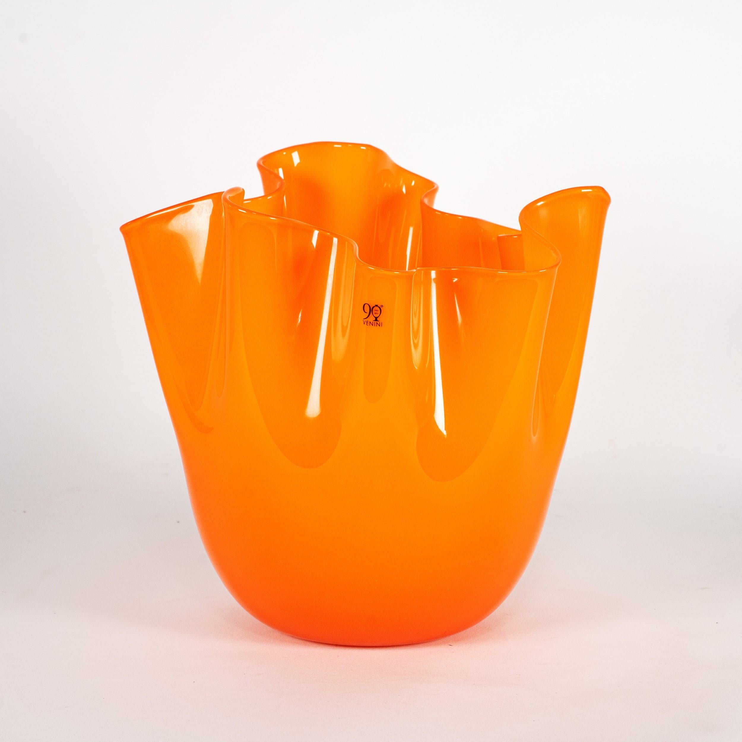 italien Venini vase Fazzoletto Orange en verre de Murano, 90e anniversaire, signé 2012 en vente