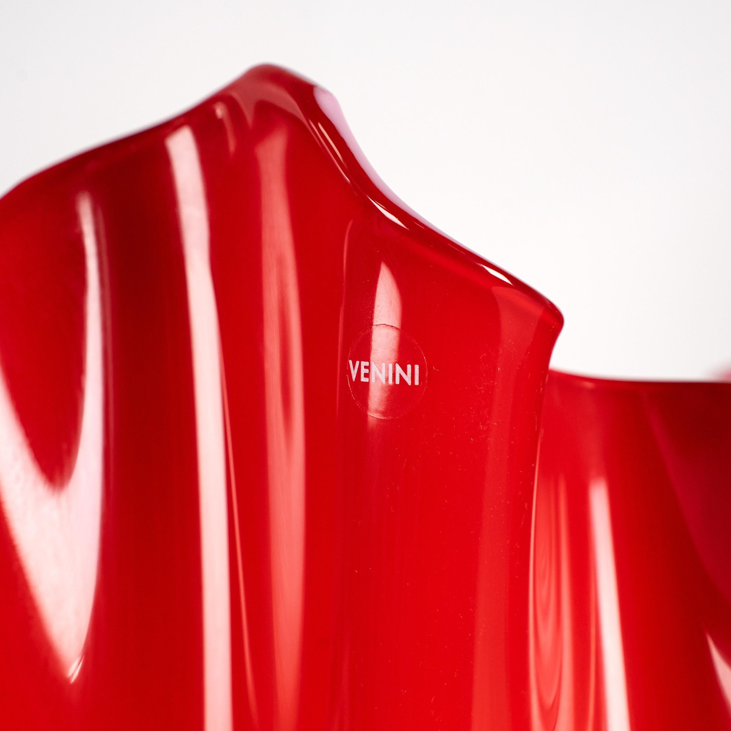 XXI secolo e contemporaneo Venini vaso Fazzoletto Rosso e Rosa in vetro di Murano, firmato 2010, fatto a mano in Italia in vendita