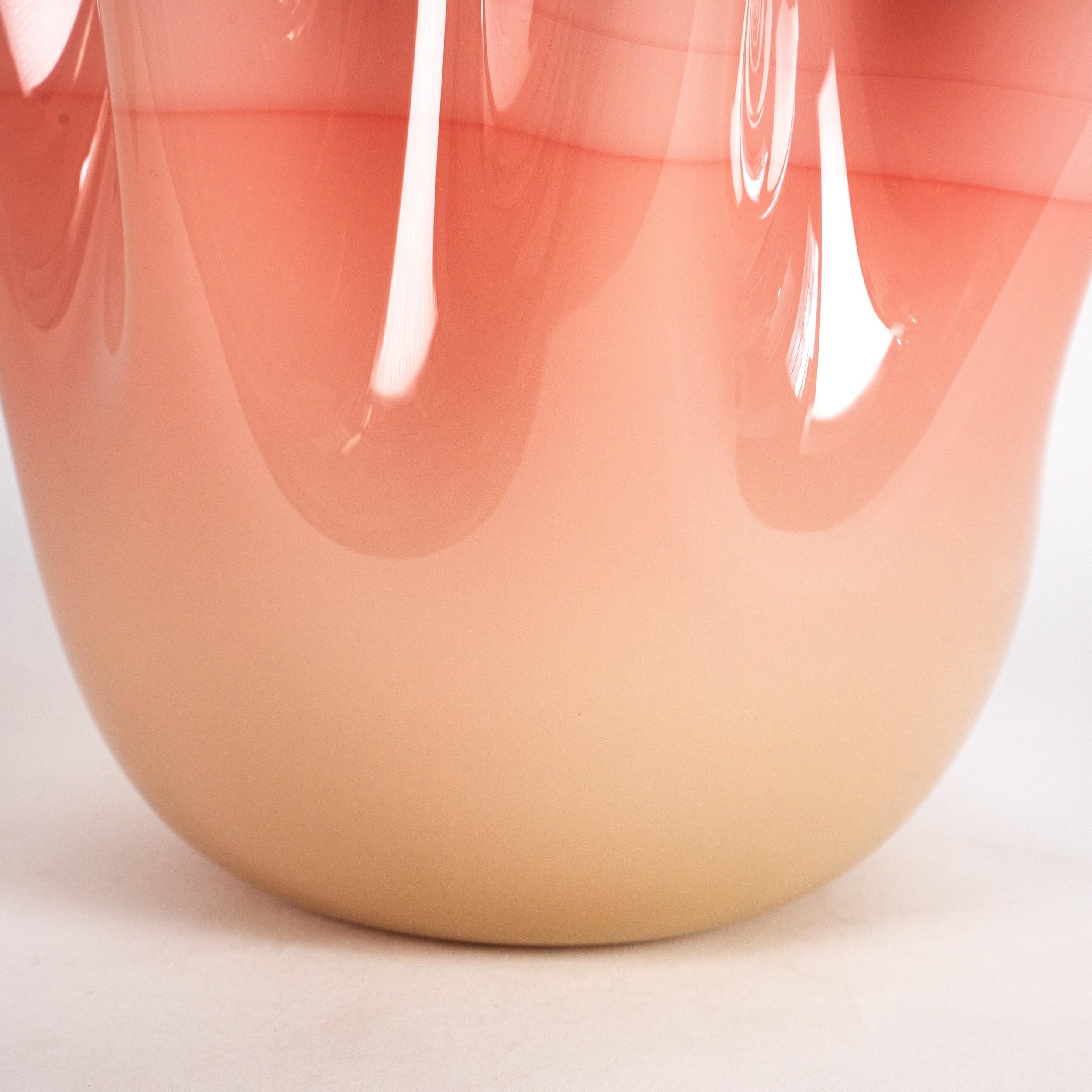 XXI secolo e contemporaneo VENINI vase Fazzoletto Taupe Gray & Red Murano Glass Signed 2010, Made in Italy in vendita