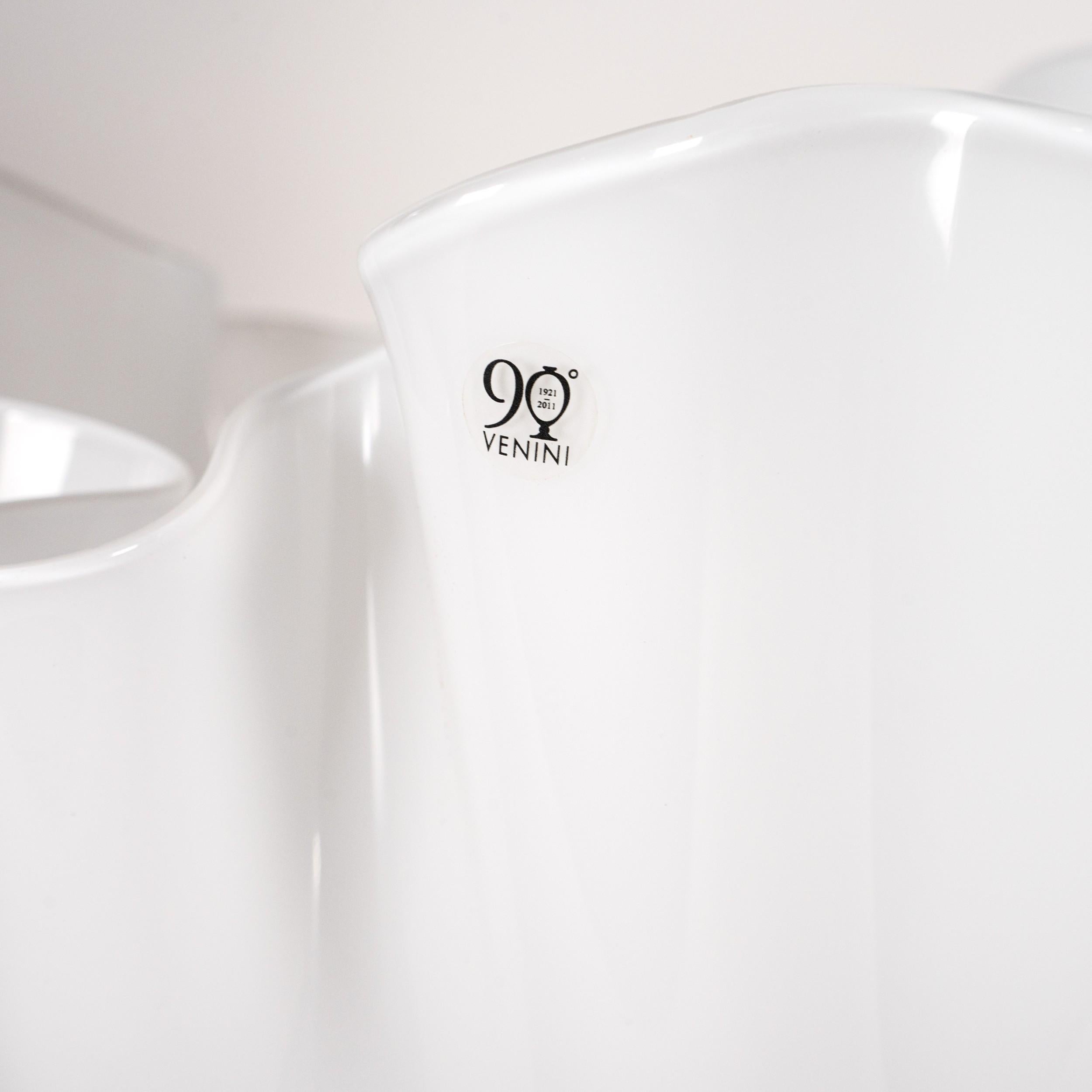 Italiano Venini vaso Fazzoletto total White in vetro di Murano, 90° Anniversario firmato 2012 in vendita