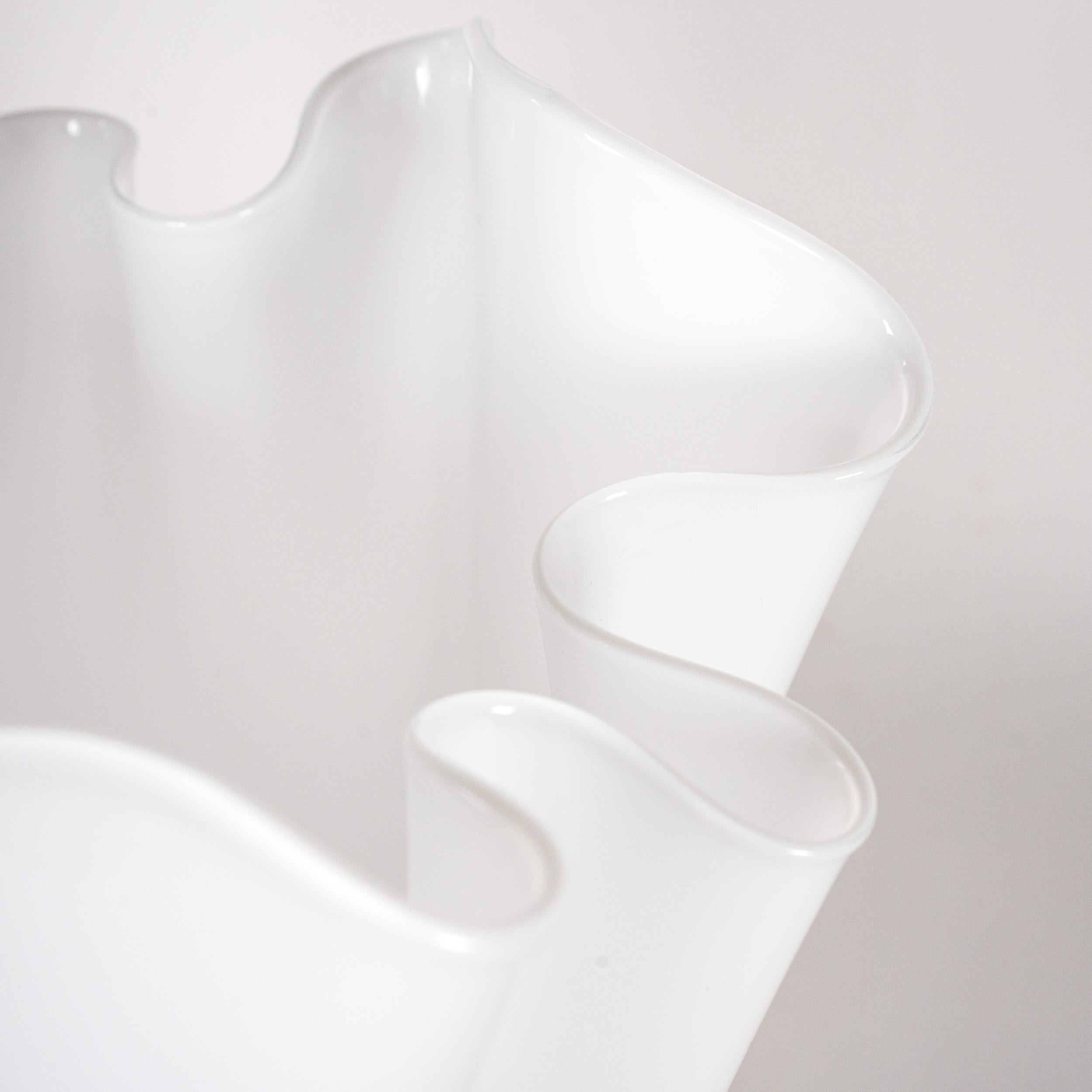 XXI secolo e contemporaneo Venini vaso Fazzoletto total White in vetro di Murano, 90° Anniversario firmato 2012 in vendita