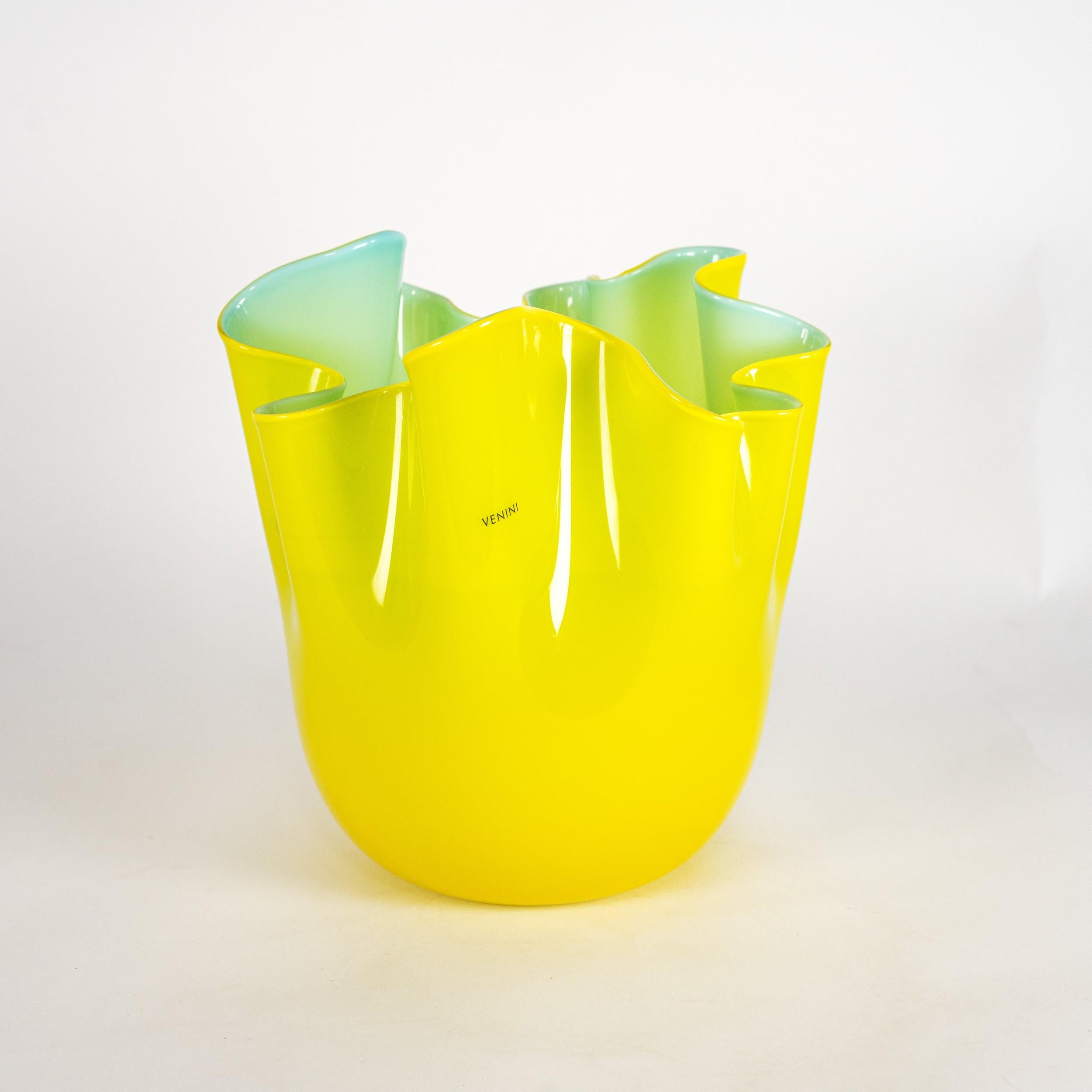 Vetro soffiato Venini vaso Fazzoletto Giallo e Acquamarina in vetro di Murano, firmato 2008 in vendita