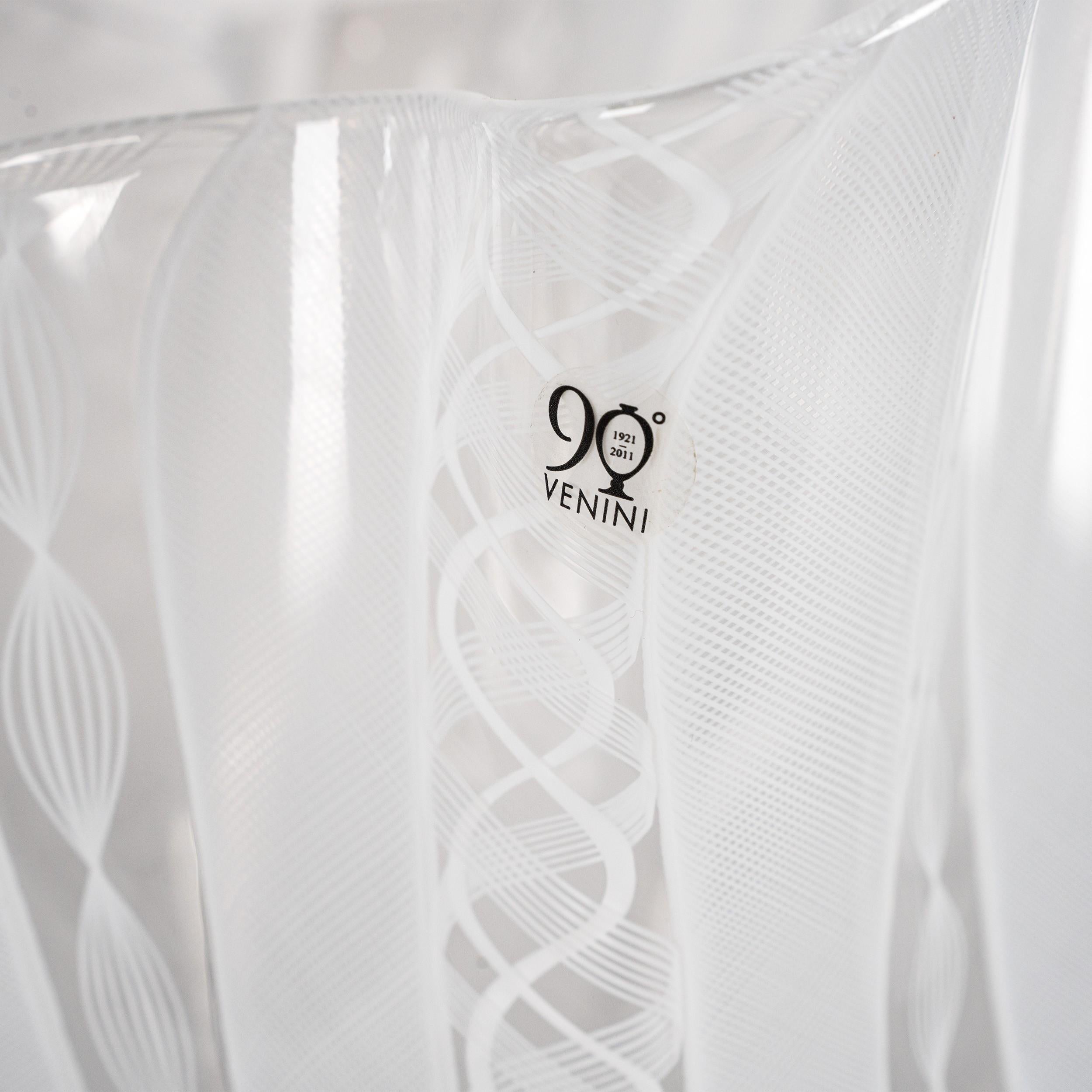 Vaso Venini Fazzoletto Zanfirico in vetro di Murano, firmato 2012, 90° Anniversario In condizioni ottime in vendita a Venezia, IT