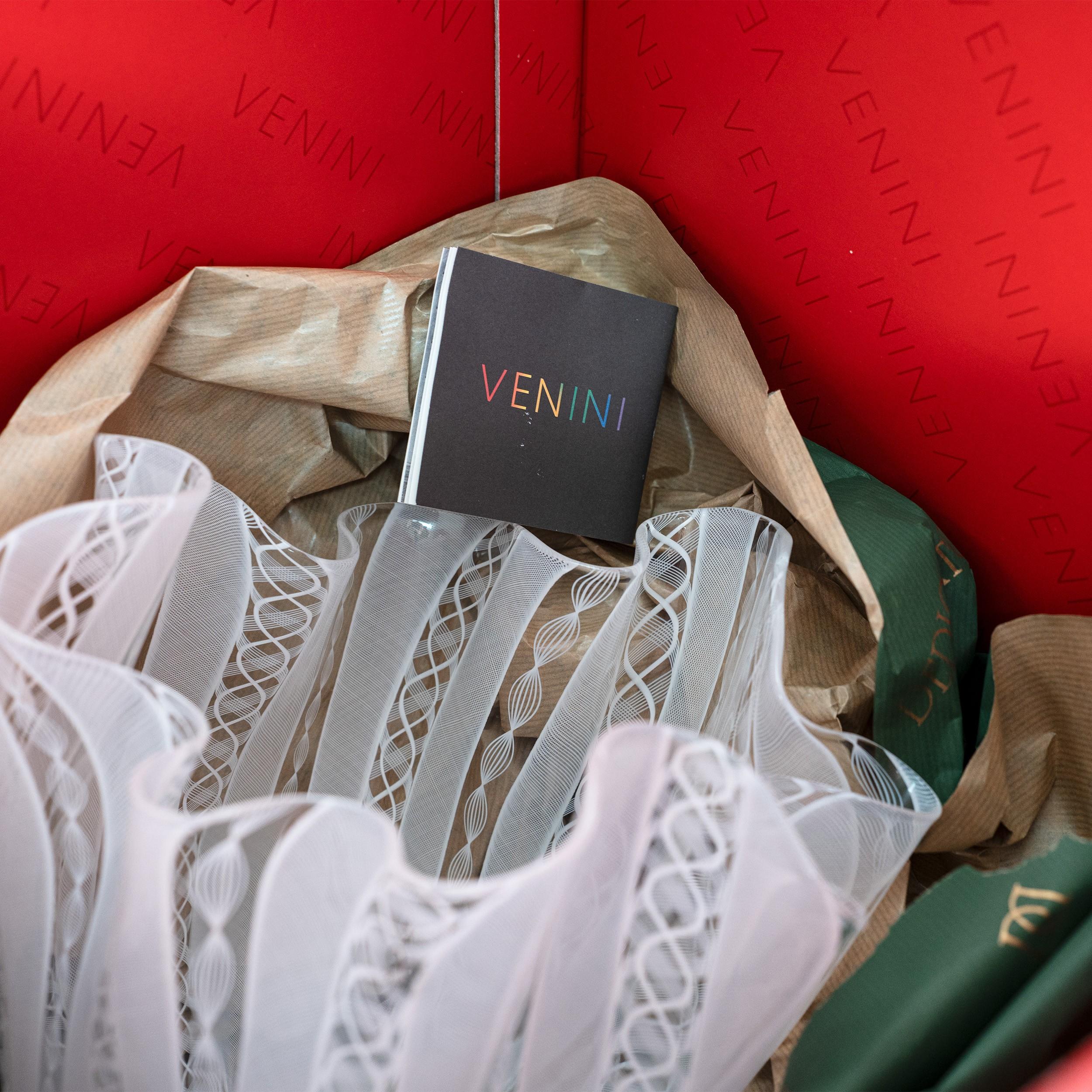 Vetro soffiato Vaso Venini Fazzoletto Zanfirico in vetro di Murano, firmato 2012, 90° Anniversario in vendita