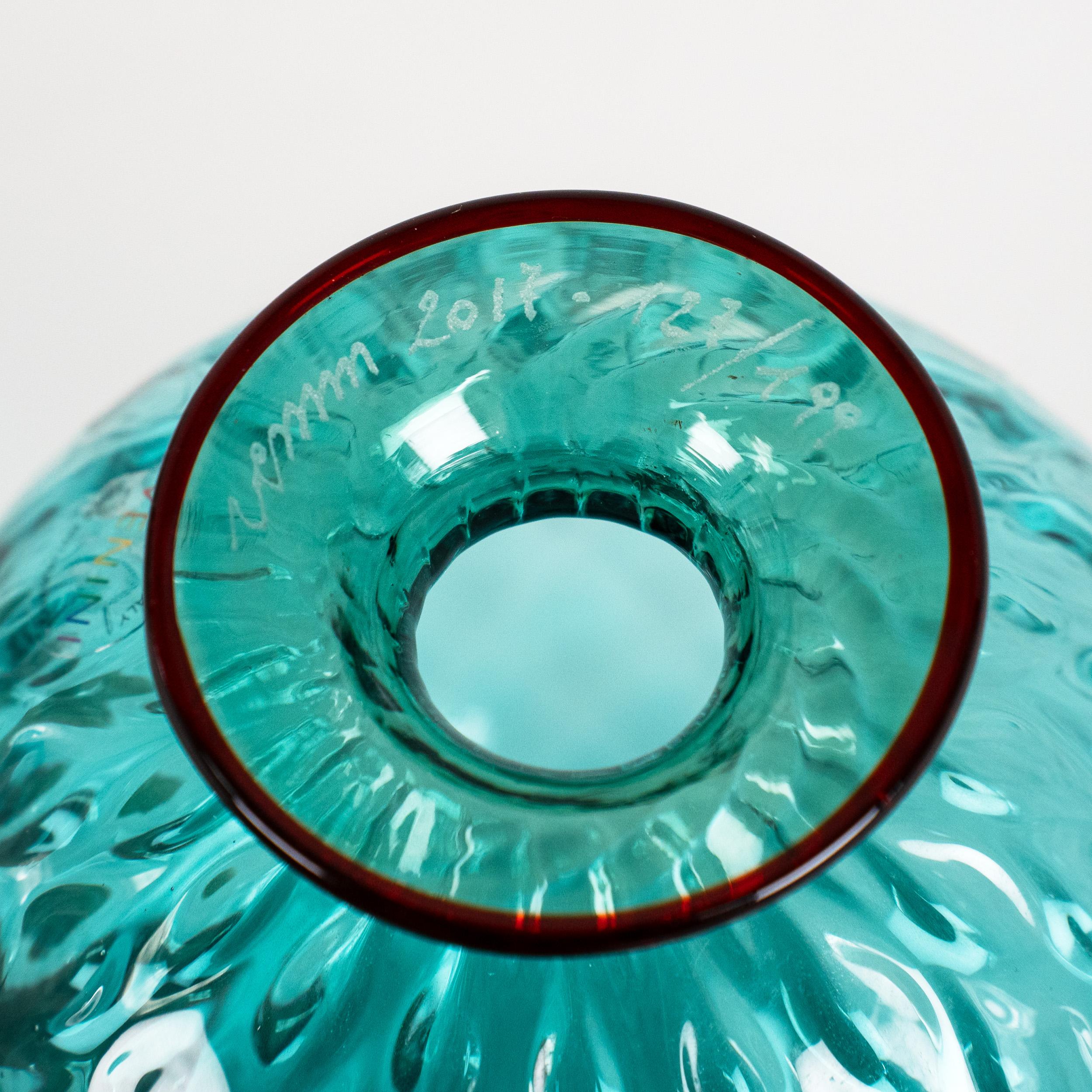 Italiano Venini vaso Monofiore in vetro di Murano verde menta e rosso, edizione limitata 127/199 in vendita