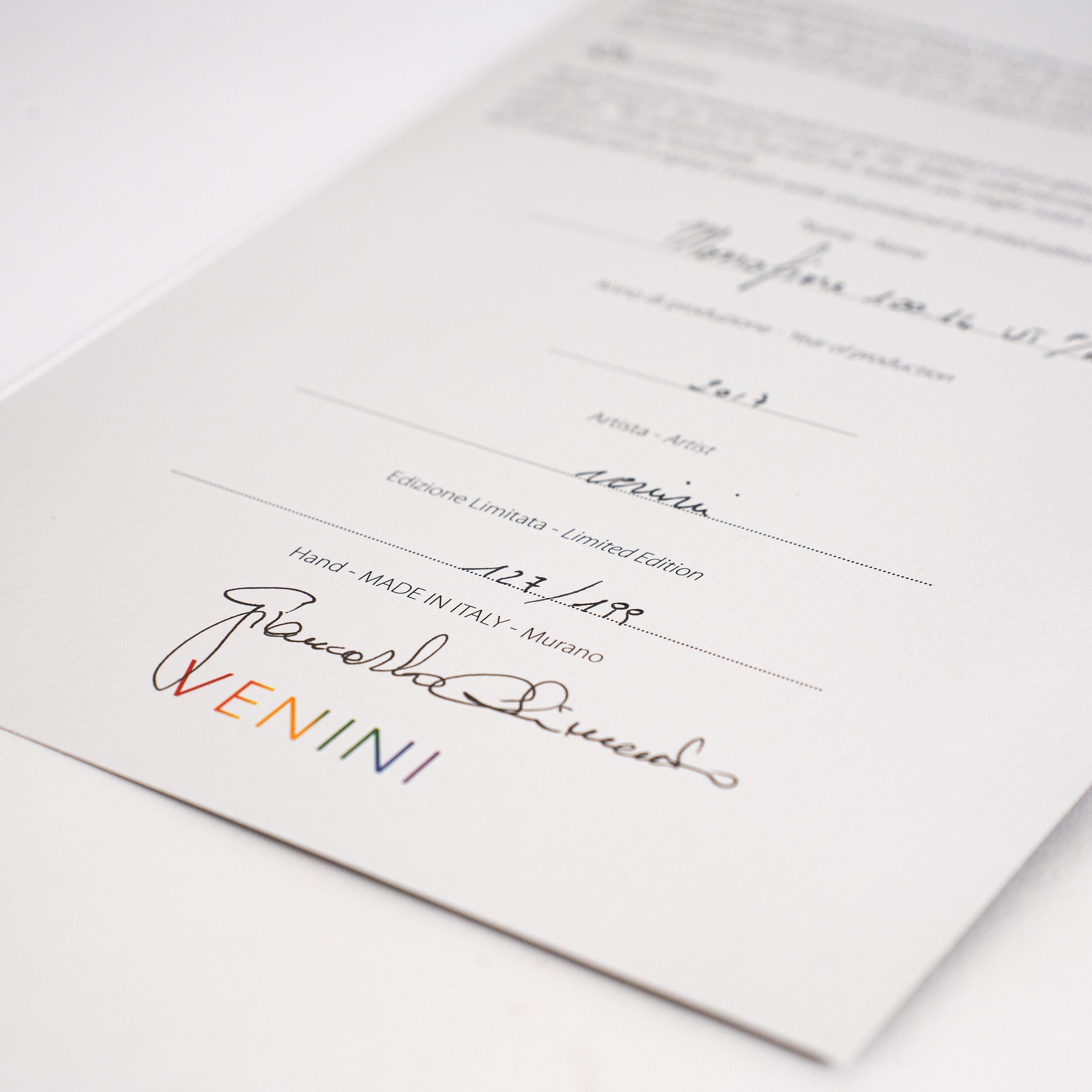 Venini vaso Monofiore in vetro di Murano verde menta e rosso, edizione limitata 127/199 In condizioni ottime in vendita a Venezia, IT