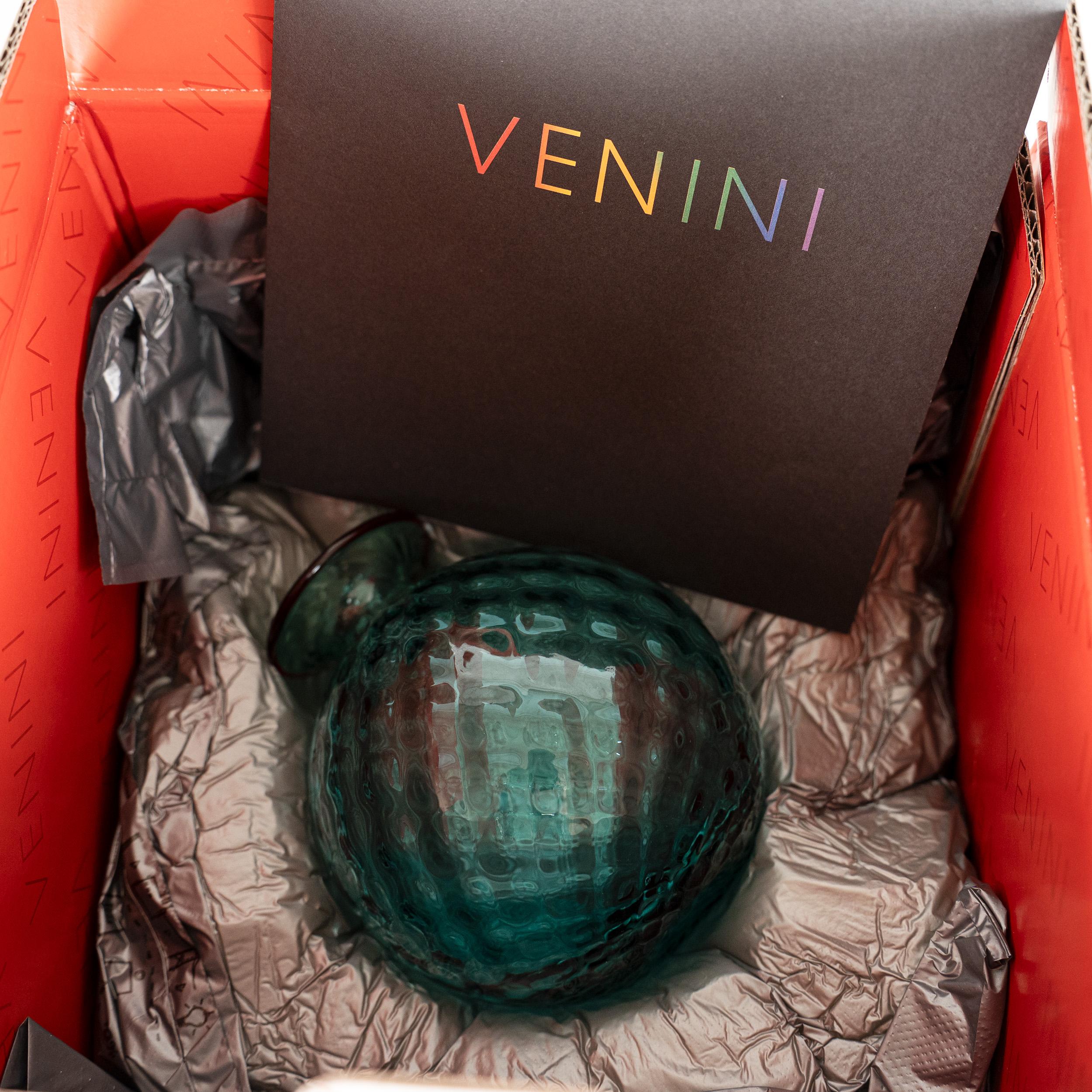 XXI secolo e contemporaneo Venini vaso Monofiore in vetro di Murano verde menta e rosso, edizione limitata 127/199 in vendita