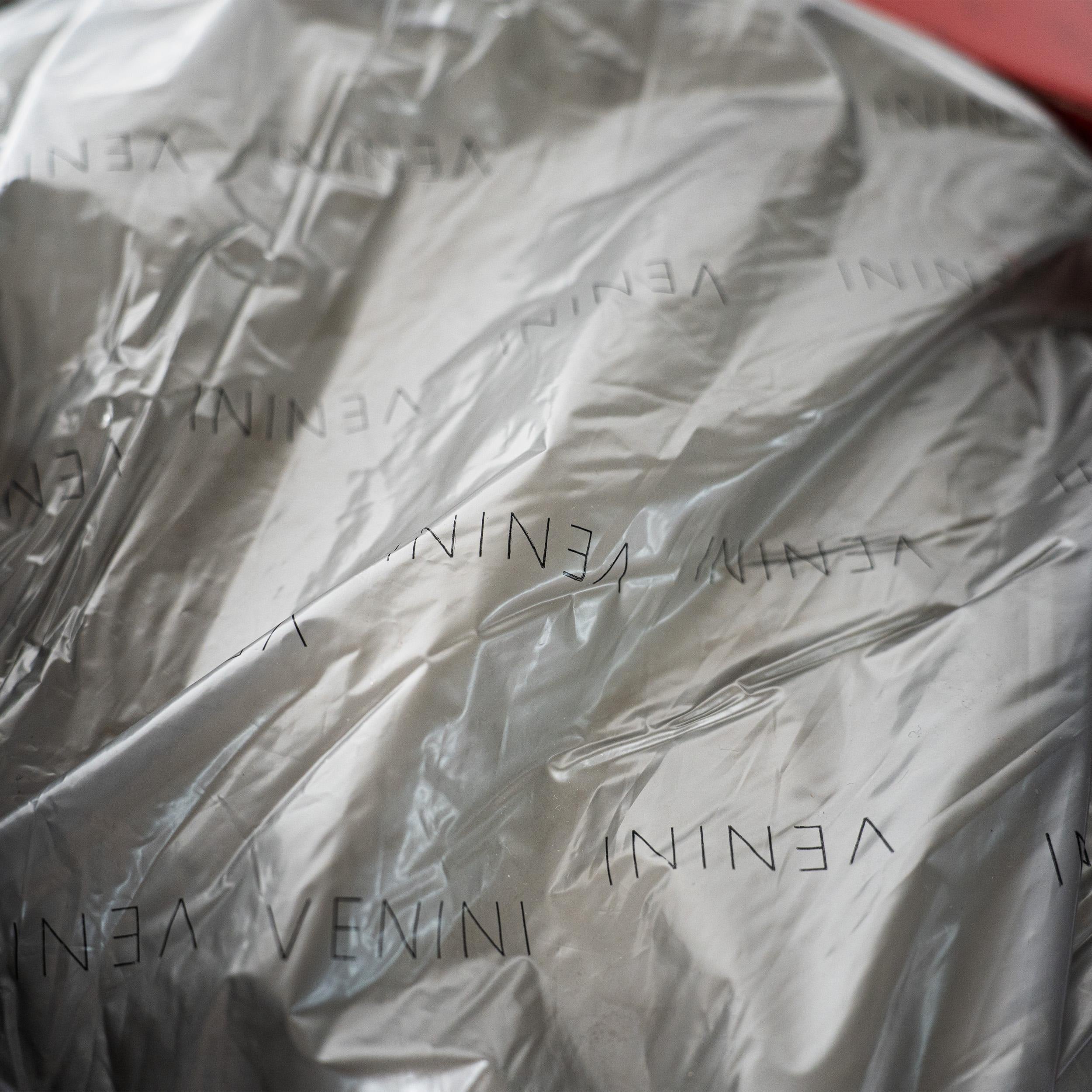 VENINI jarrón Omán de cristal de Murano Edición numerada 17, Firmado 2014 Sottsass en venta 7