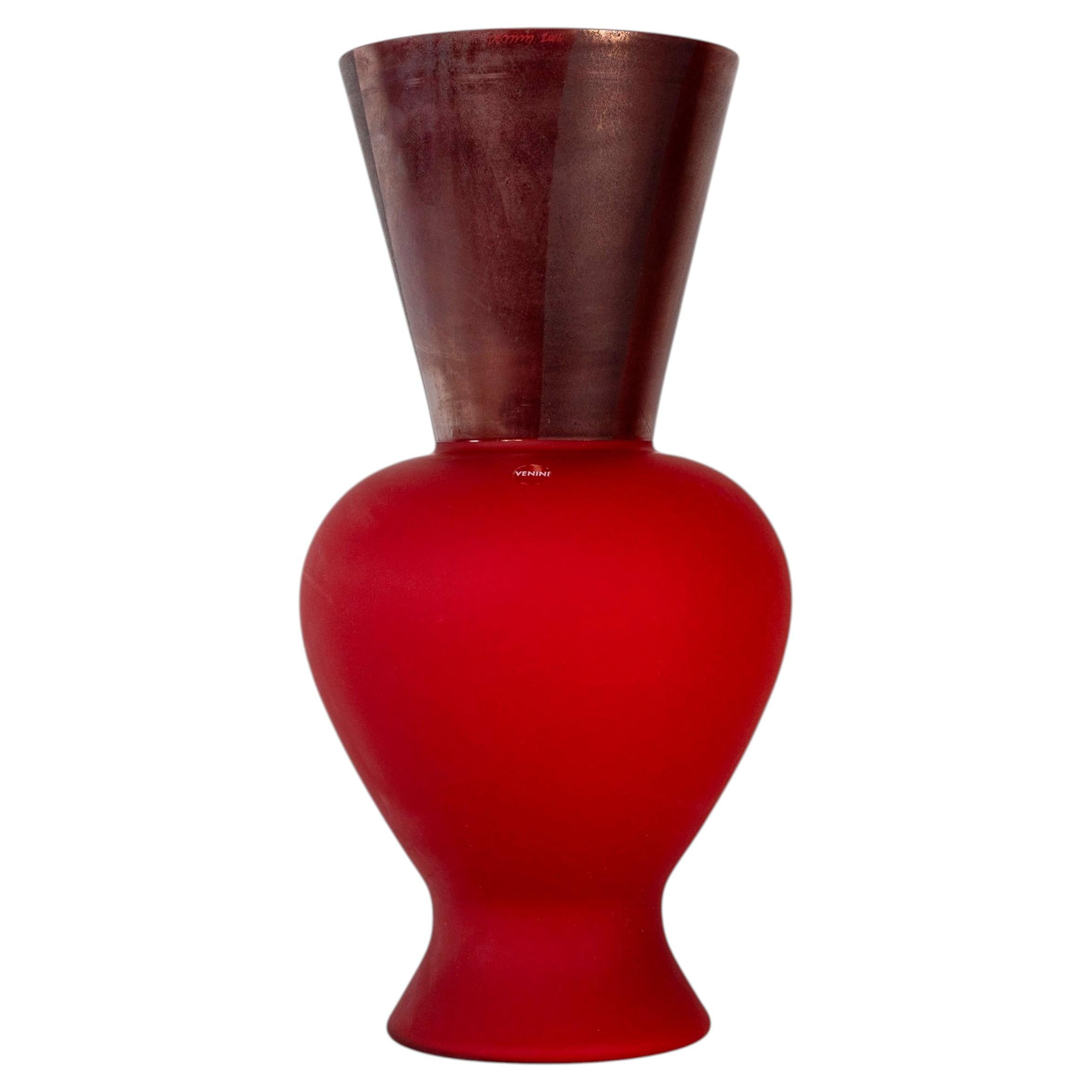 VENINI-Vase „Re“ aus Murano-Glas in Satinrot und Bronze, signiert 2014, hergestellt in Italien