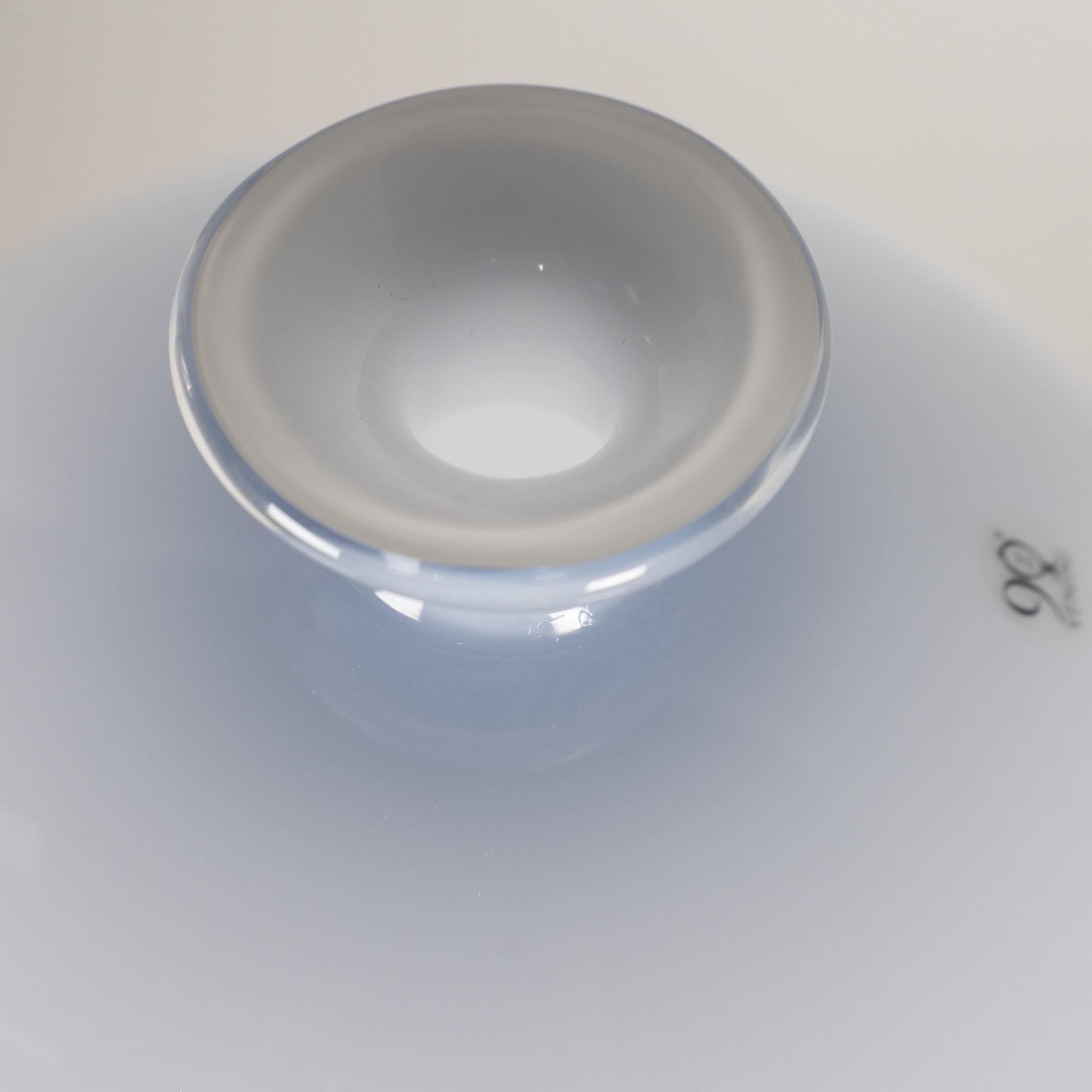 Italiano VENINI Vaso Veronese 90° Anniversario Glicine e Vetro Bianco pz 13/90 anno 2011 in vendita