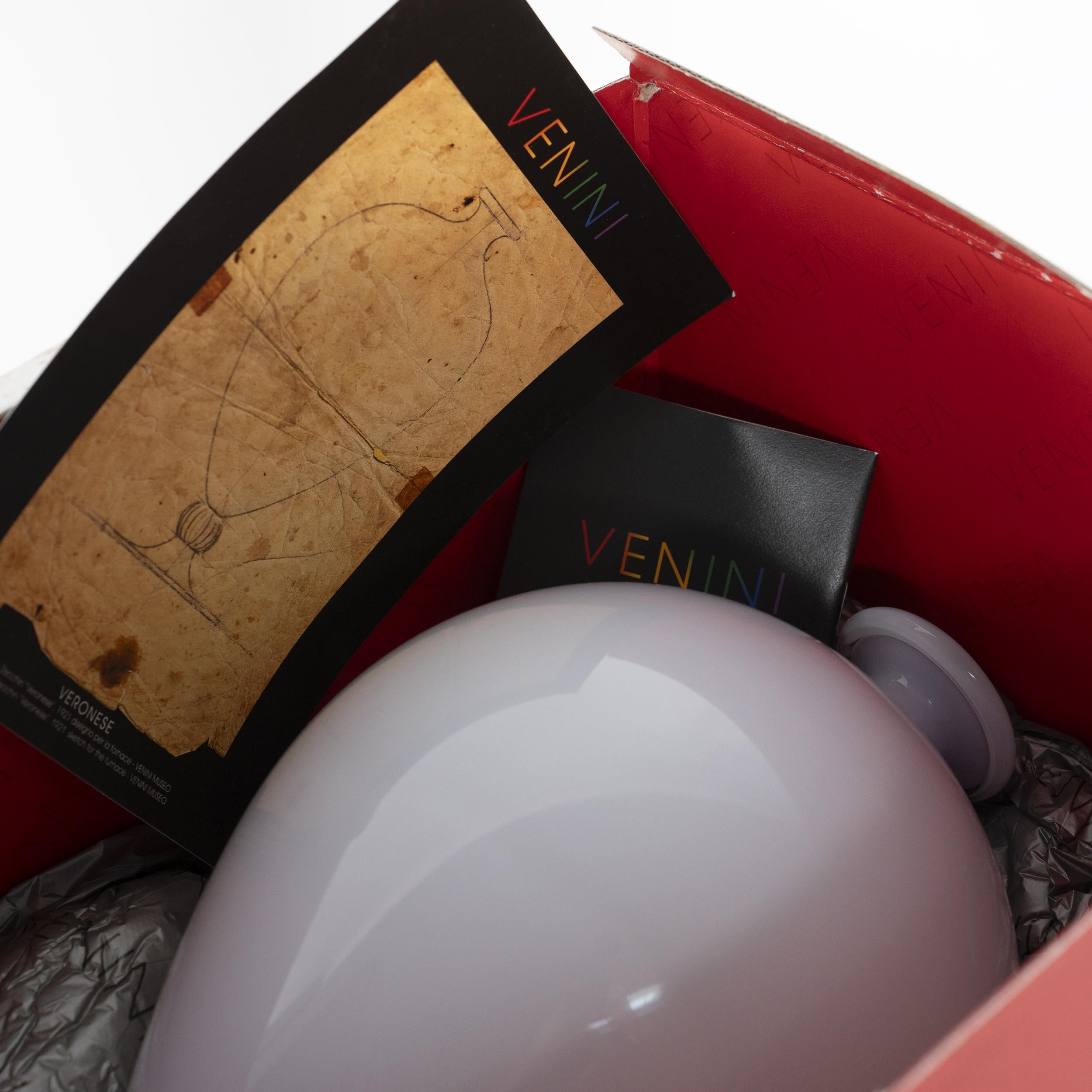 Vetro soffiato VENINI Vaso Veronese 90° Anniversario Glicine e Vetro Bianco pz 13/90 anno 2011 in vendita