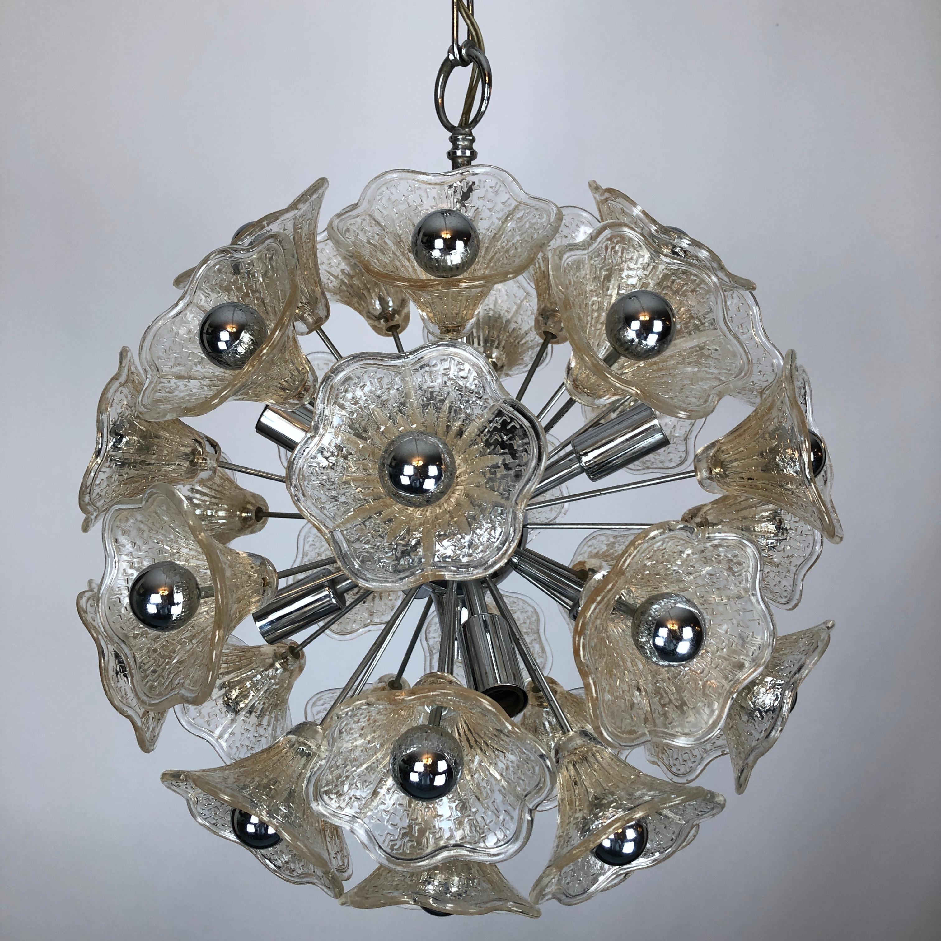Venini, vintage 35 glass flowers sputnik from 70s For Sale 4