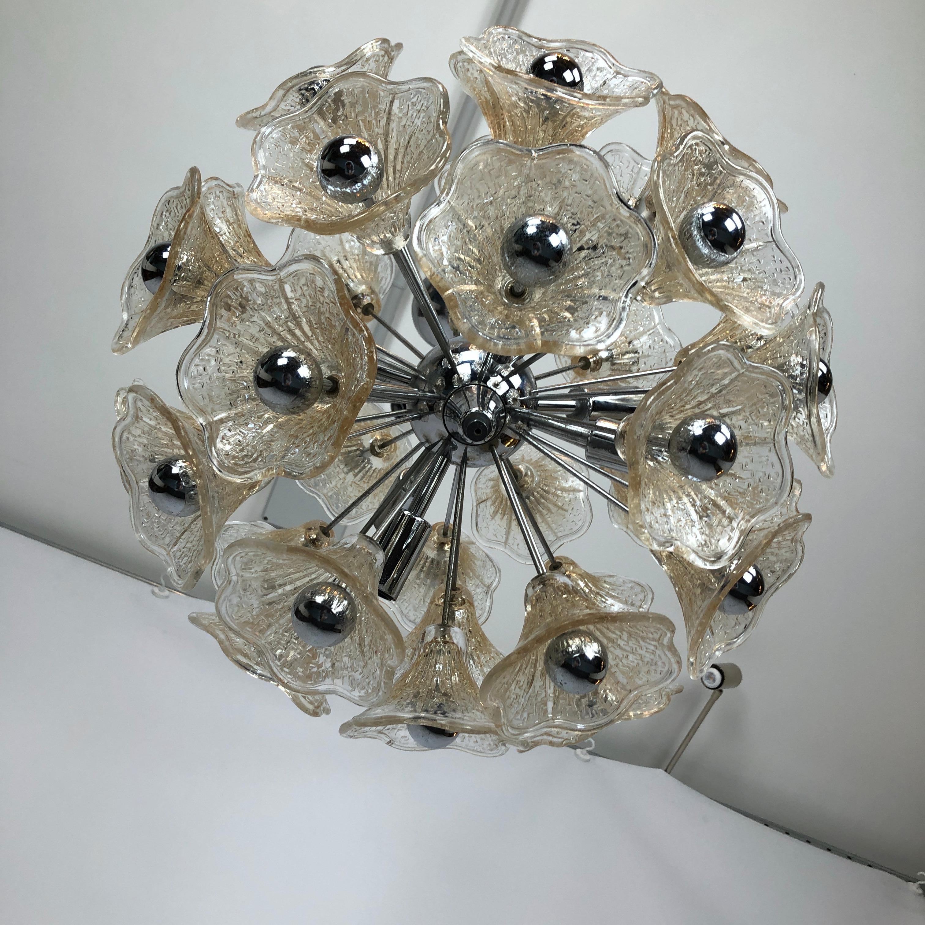 Venini, vintage 35 glass flowers sputnik from 70s In Good Condition For Sale In Catania, CT