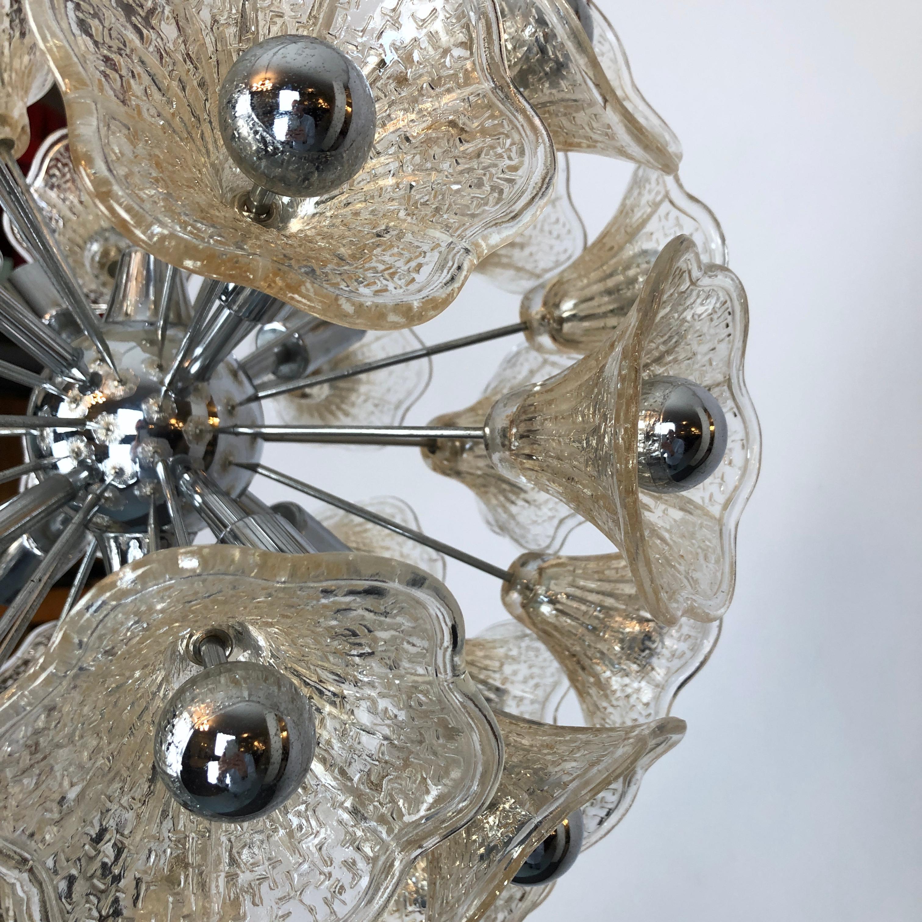 Venini, vintage 35 glass flowers sputnik from 70s For Sale 1