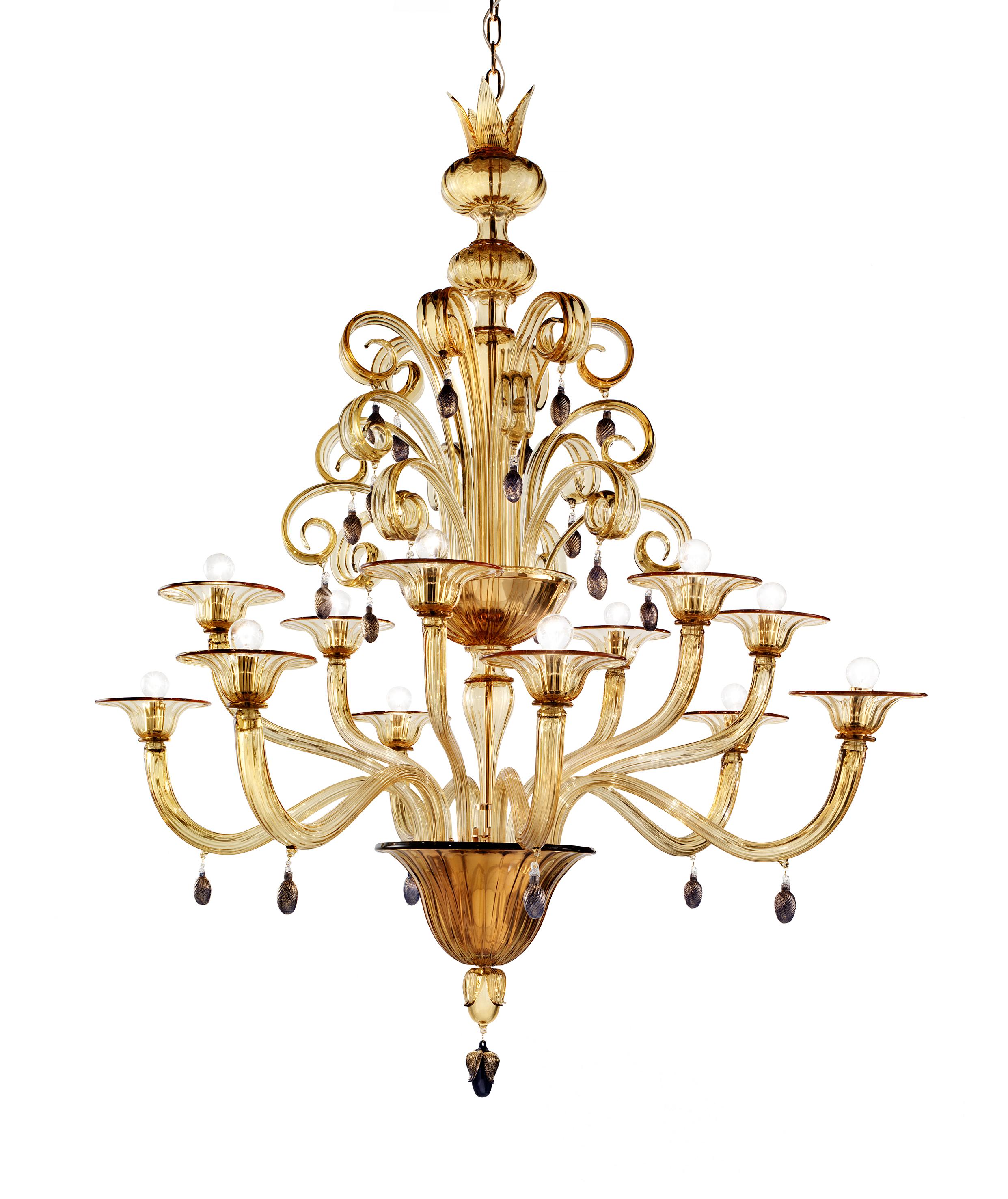 Vittoriale chandelier, designed by Napoleone Martinuzzi and manufactured by Venini, features a blown glass body with gold plated metal chain. Originally designed in 1926 is available with 6 or 12 arms. Numbered edition per year. Indoor use