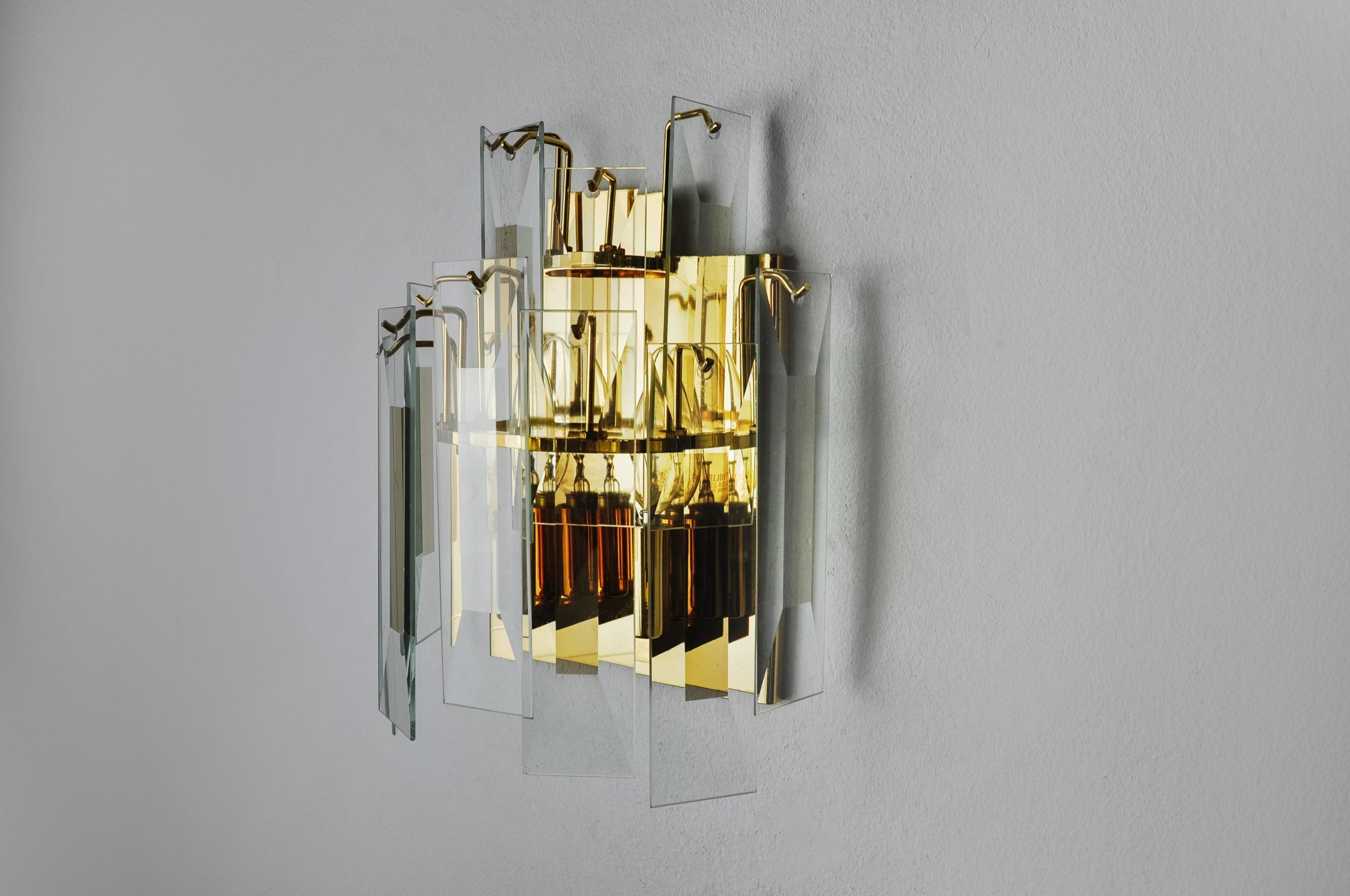 Lámpara de pared Venini, cristal biselado en cascada, Italia, 1970 Regencia de Hollywood en venta