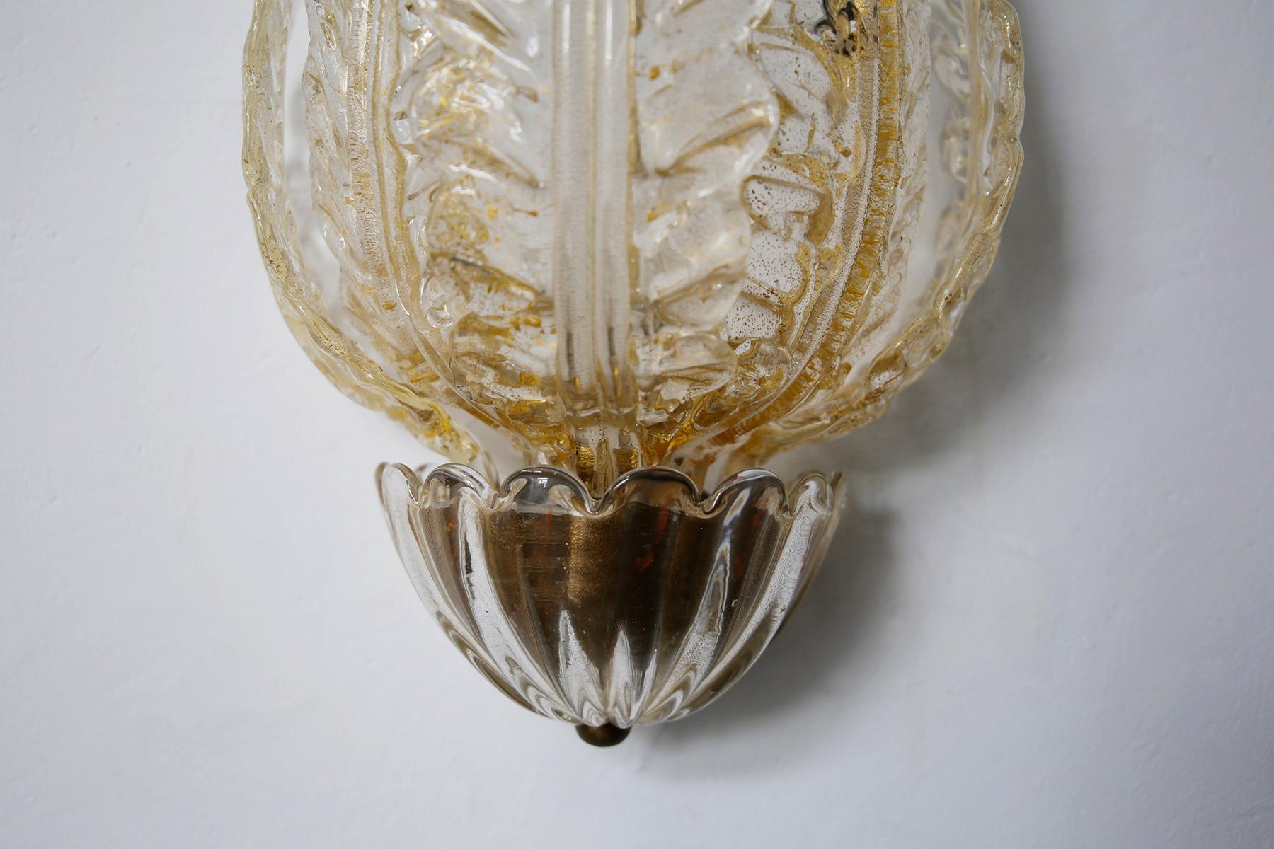 Italian Venini Wall Lamp in Murano Glass Gold and Brass with Three Leaves, from 1930s For Sale