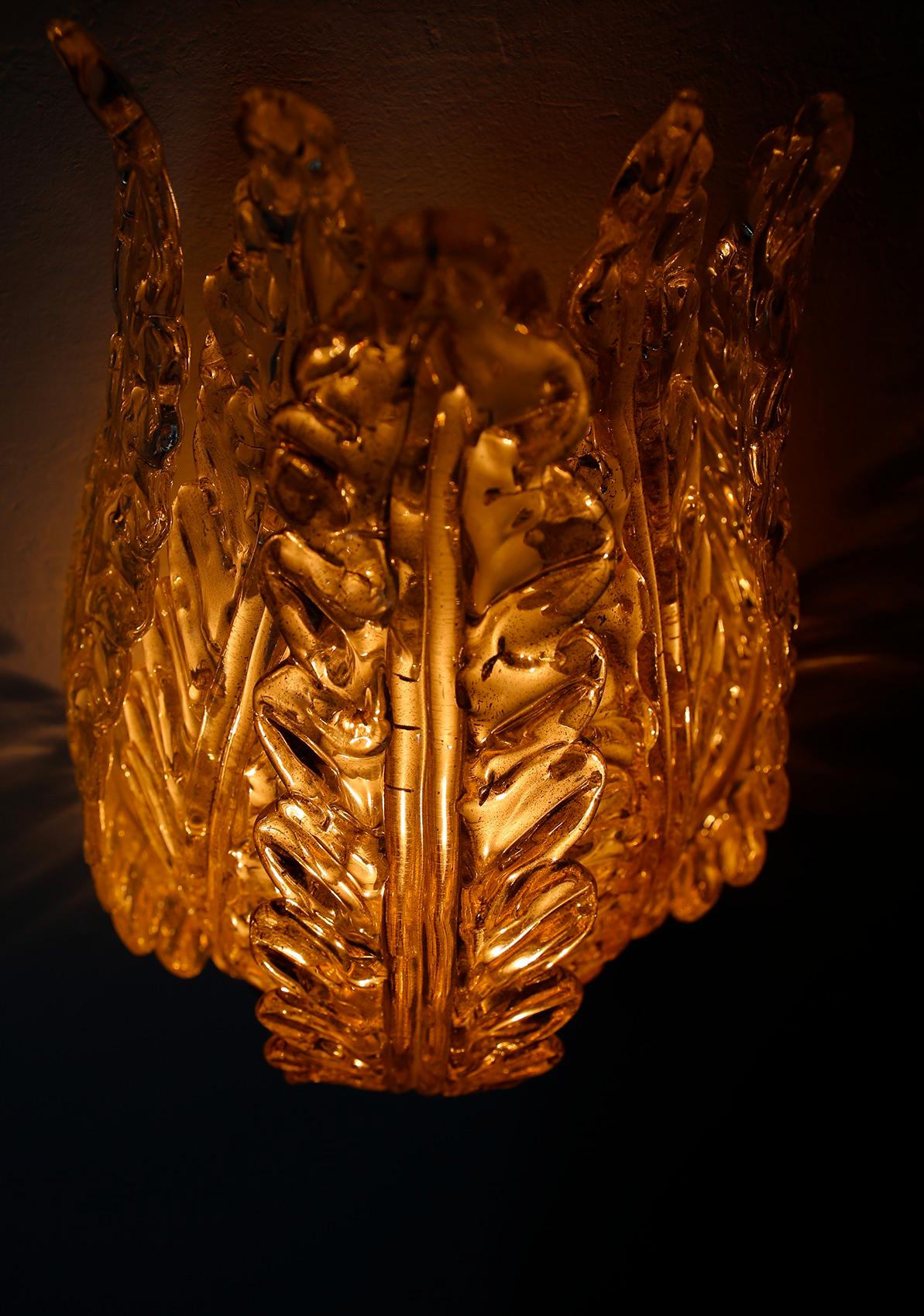 Venini Wall Lamp in Murano Glass Gold and Brass with Three Leaves, from 1930s For Sale 1