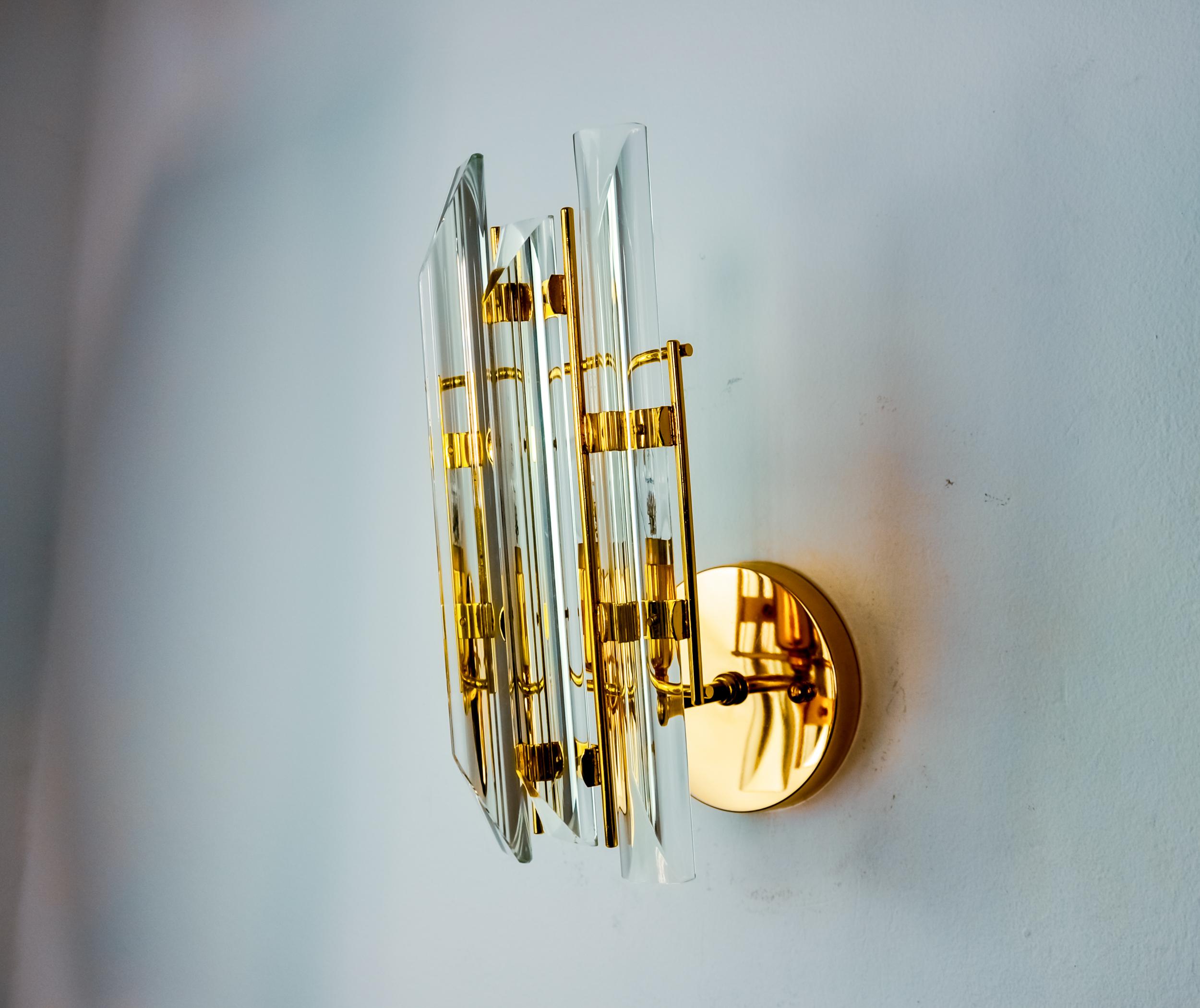 Hollywood Regency Venini wall lamp, triedri glass, Murano, Italy 1970 For Sale