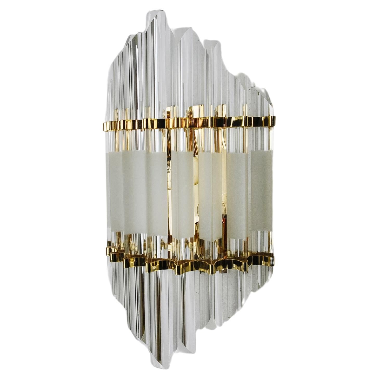 Very beautiful and large Venini wall lamp produced in Italy in the 70s. Tridii crystals supported by a golden metal structure. Unique object that will illuminate wonderfully and bring a real designer touch to your interior. Electricity checked, time