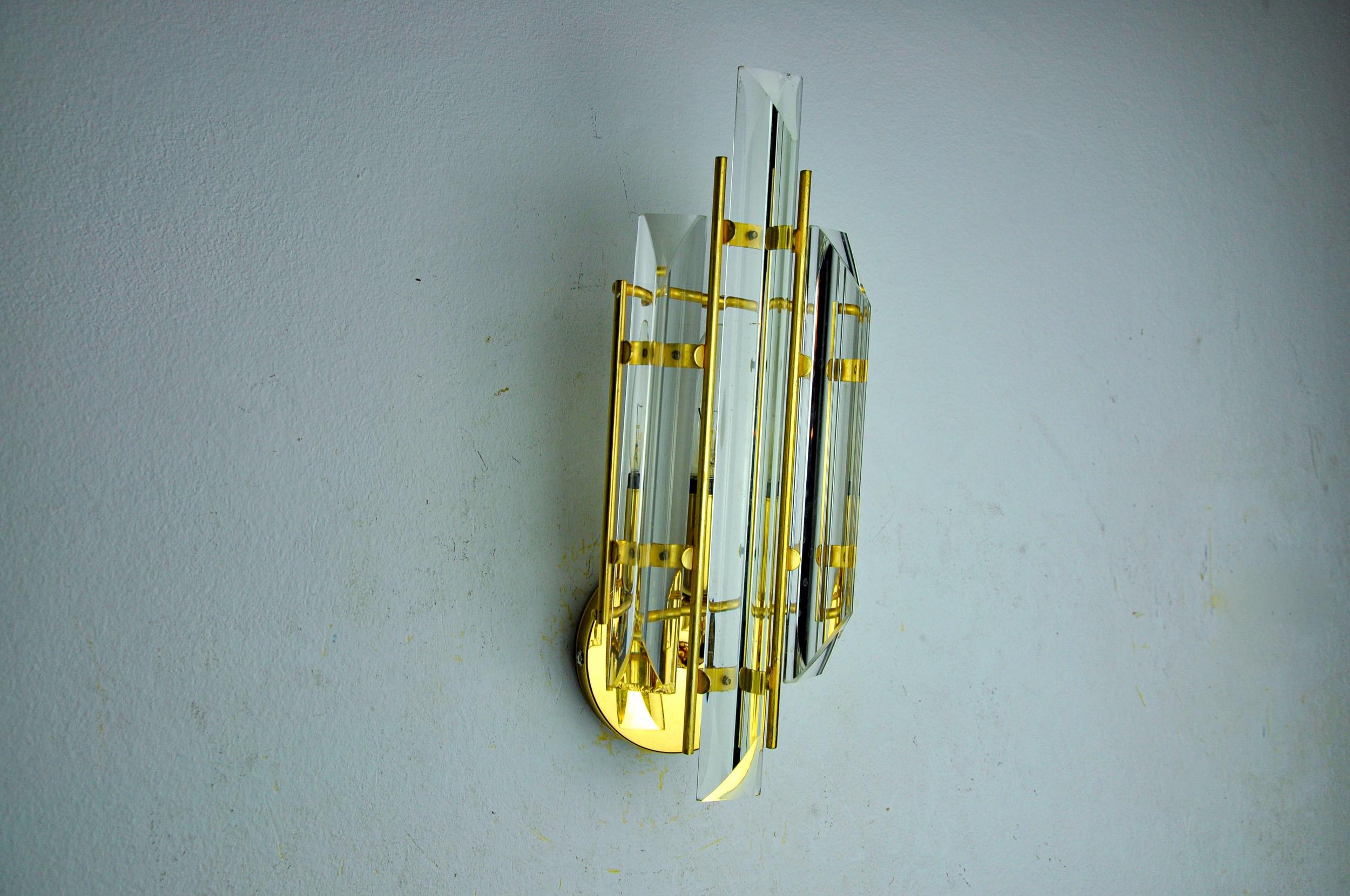 Italian Venini wall light, triedri glass, murano, italy, 1970 For Sale