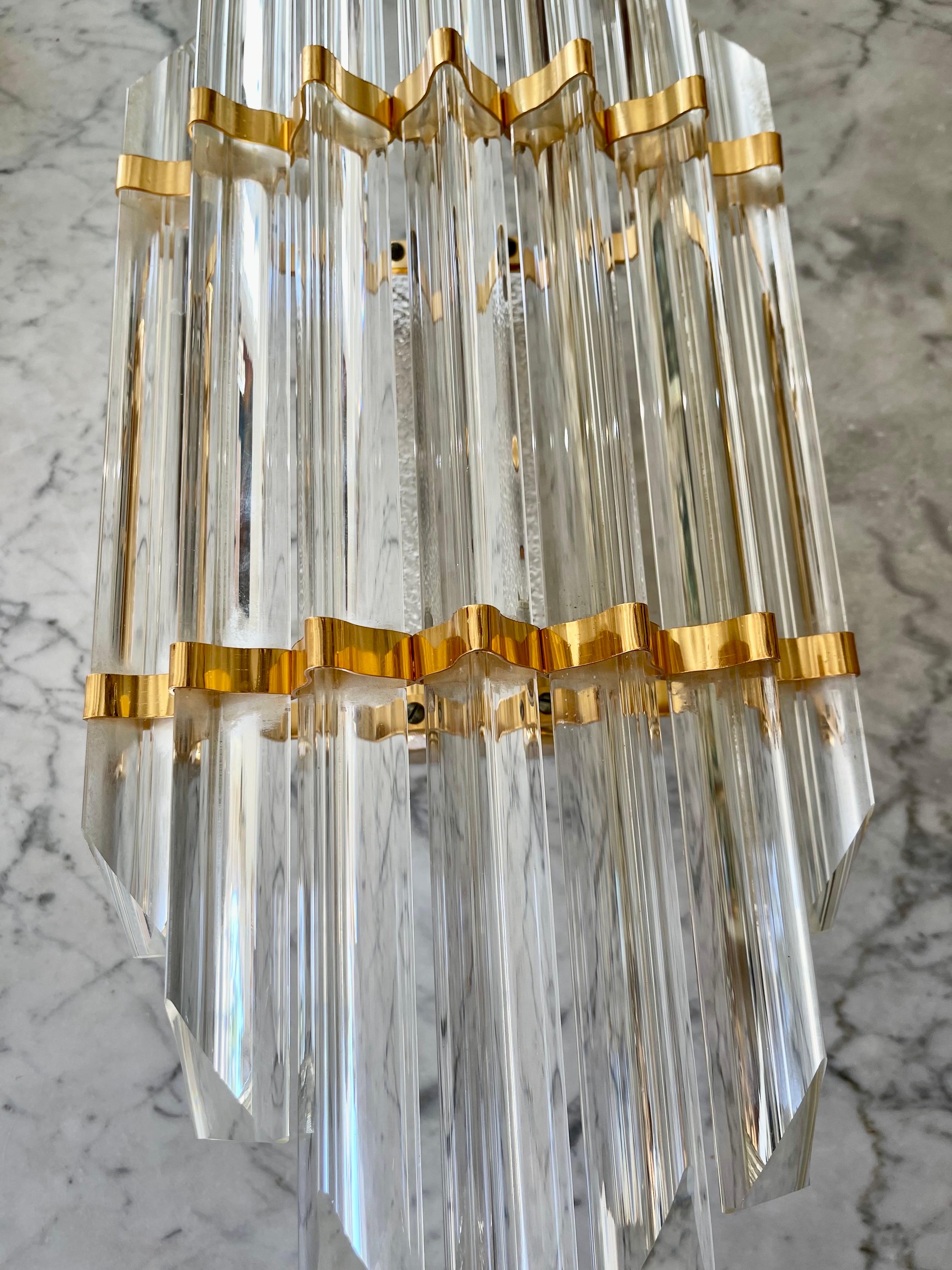 Venini wall lamp in Murano glass with iridium glass. The design and the quality of the glass make this piece the best in design.
This pair of sconces is in good condition.
Venini is an Italian company known for its high quality handcrafted lighting.