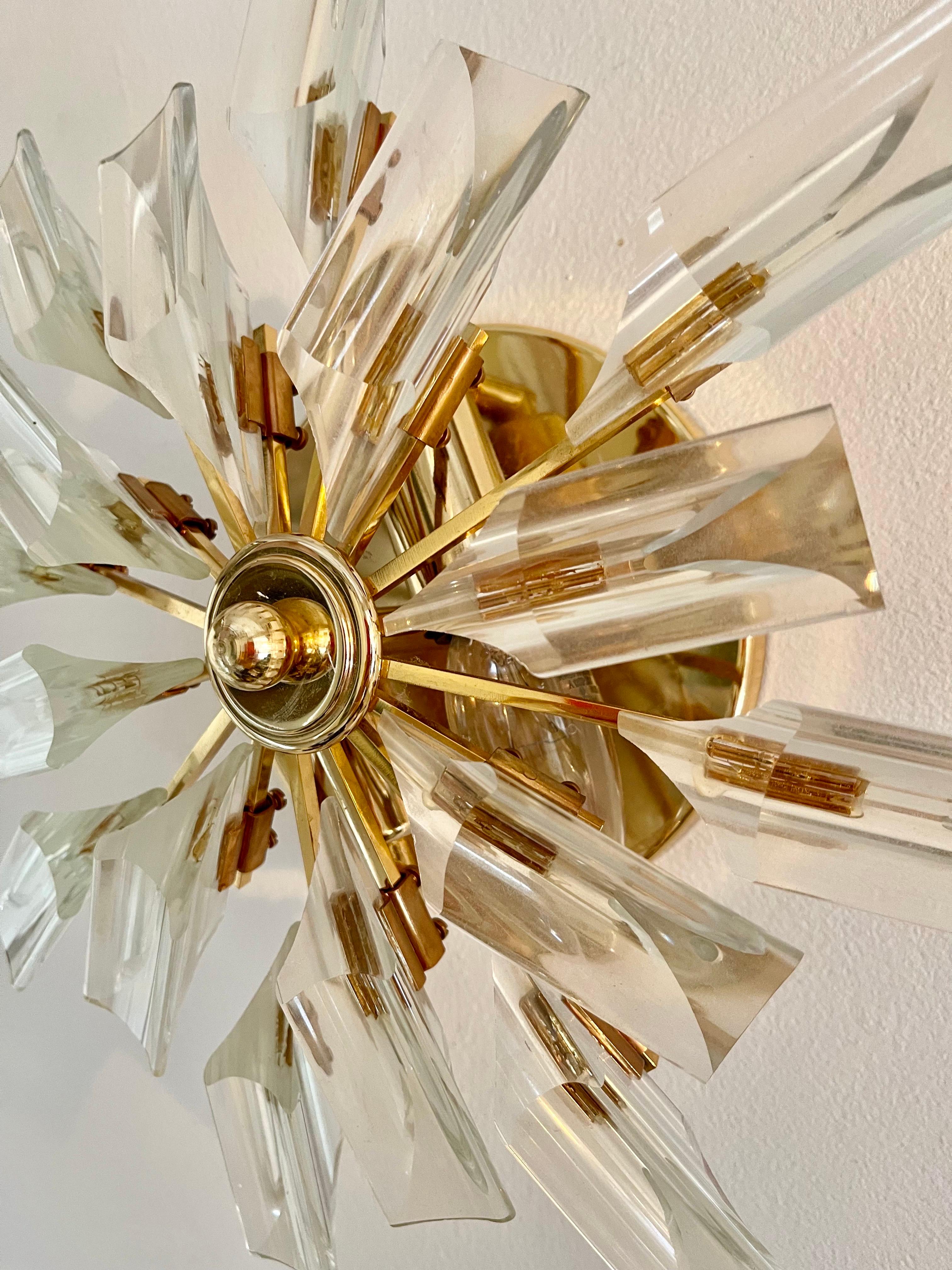 Venini wall lighting murano glass with in iridium glass. The design and the quality of the glass make this piece the best of the design.
This wall lighting pair are in good condition.

Venini is an Italian company that is known for its high-quality,