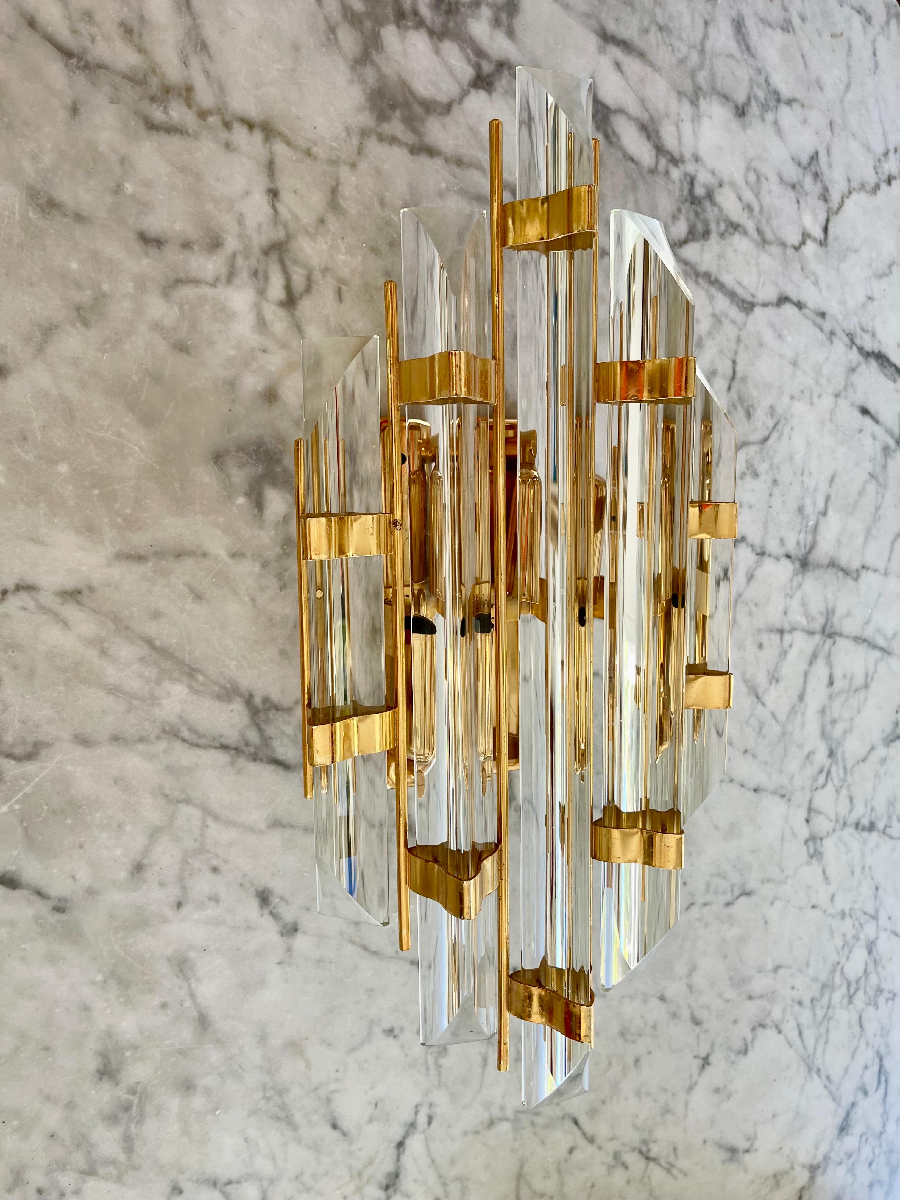 Venini wall lighting murano glass with in iridium glass. The design and the quality of the glass make this piece the best of the design.
This wall lighting pair are in good condition.

Please ask for Shipping Quote !
Venini is an Italian company