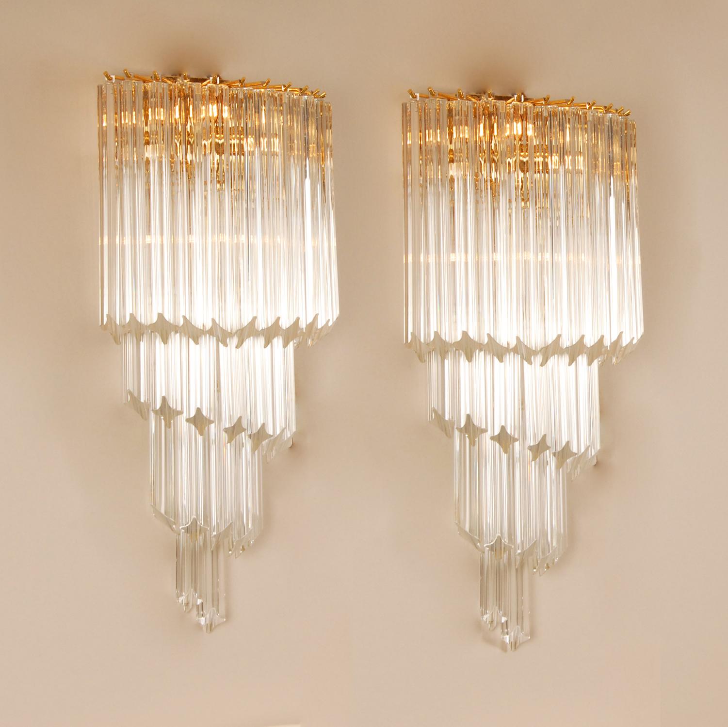 Hand-Crafted Vintage Venini Spiral Wall Sconces 1960s Italian Murano Glass Wall Lamps  a pair