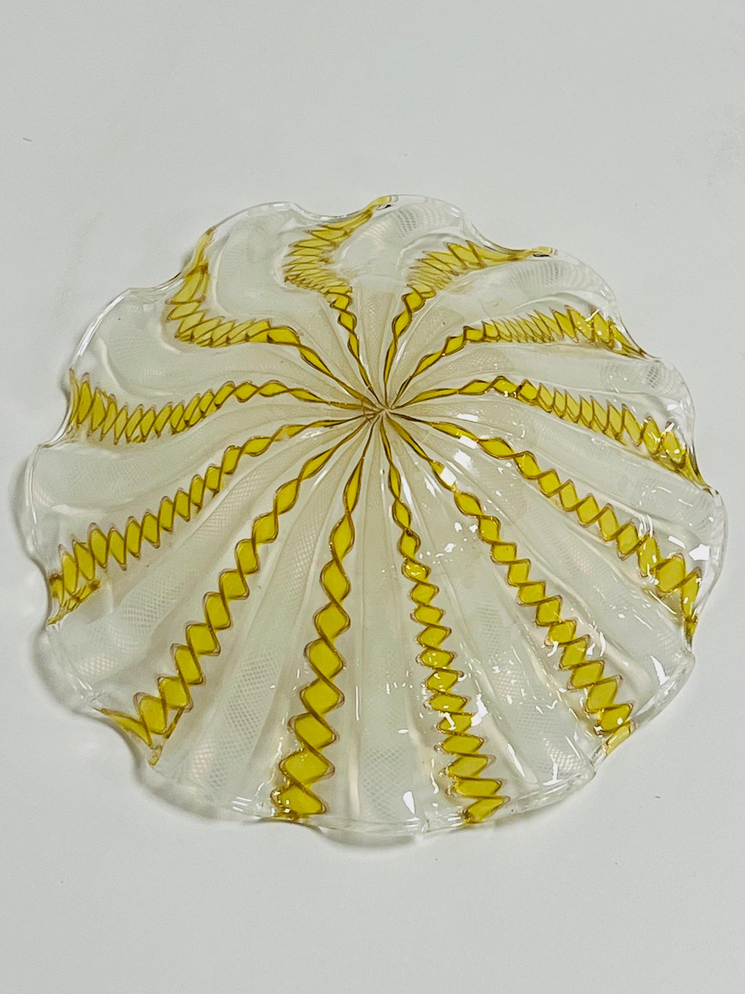 italien Bol Venini Zanfirico et filigrana avec venturina, circa 1950 en vente