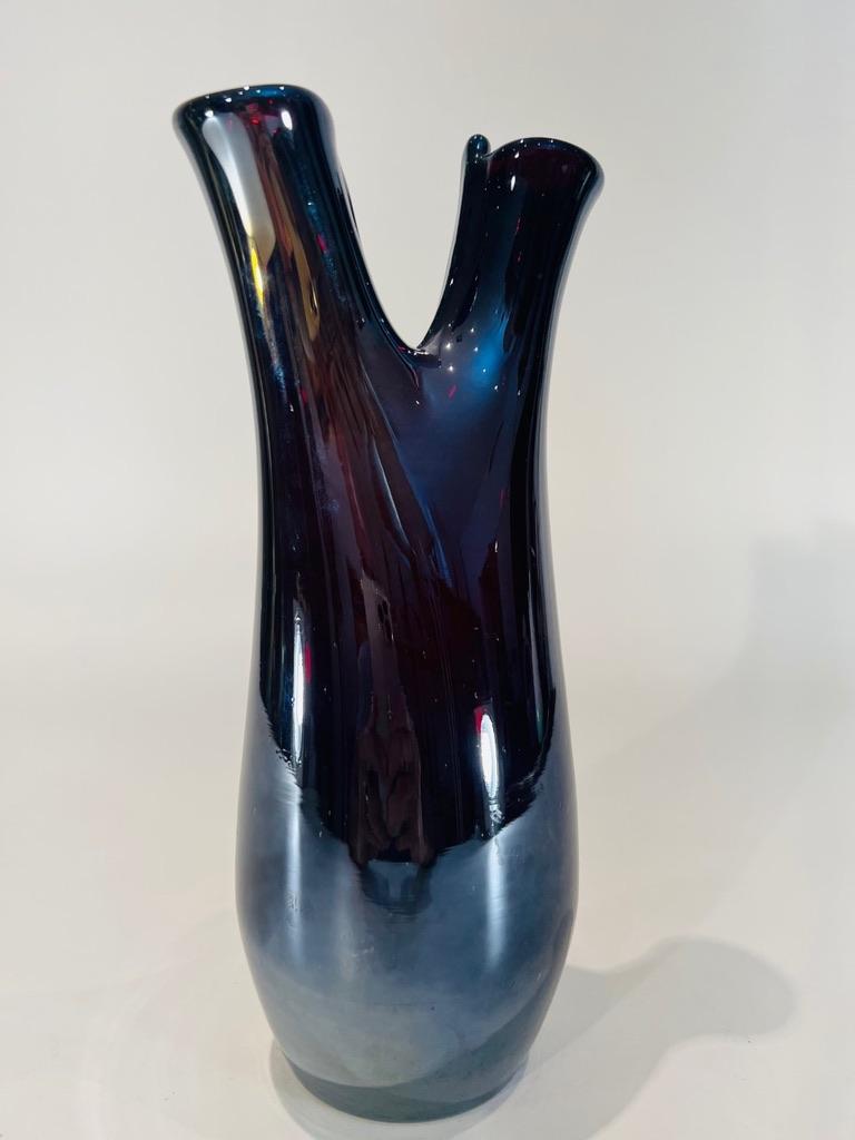 Milieu du XXe siècle Venini&C by Tyra Lungren Vase en verre de Murano irisé noir circa 1960 en vente